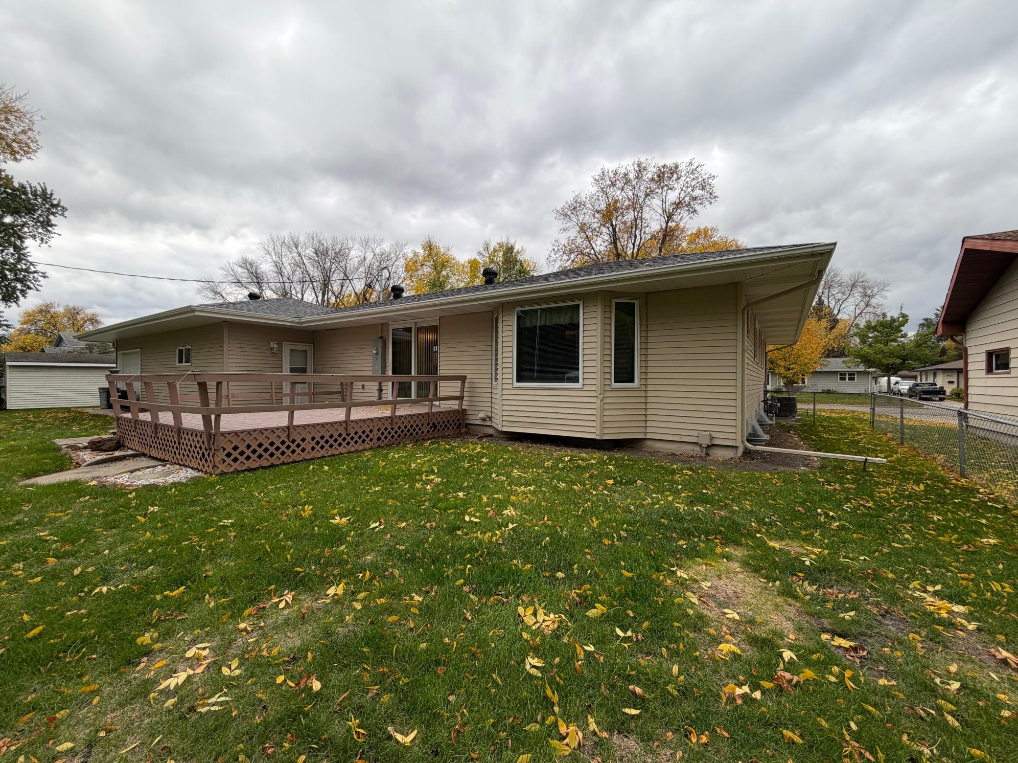 1968 single family home for sale at 904 20th Street N in Moorhead, MN — 3 bed, 2 bath (photo 52 of 61)
