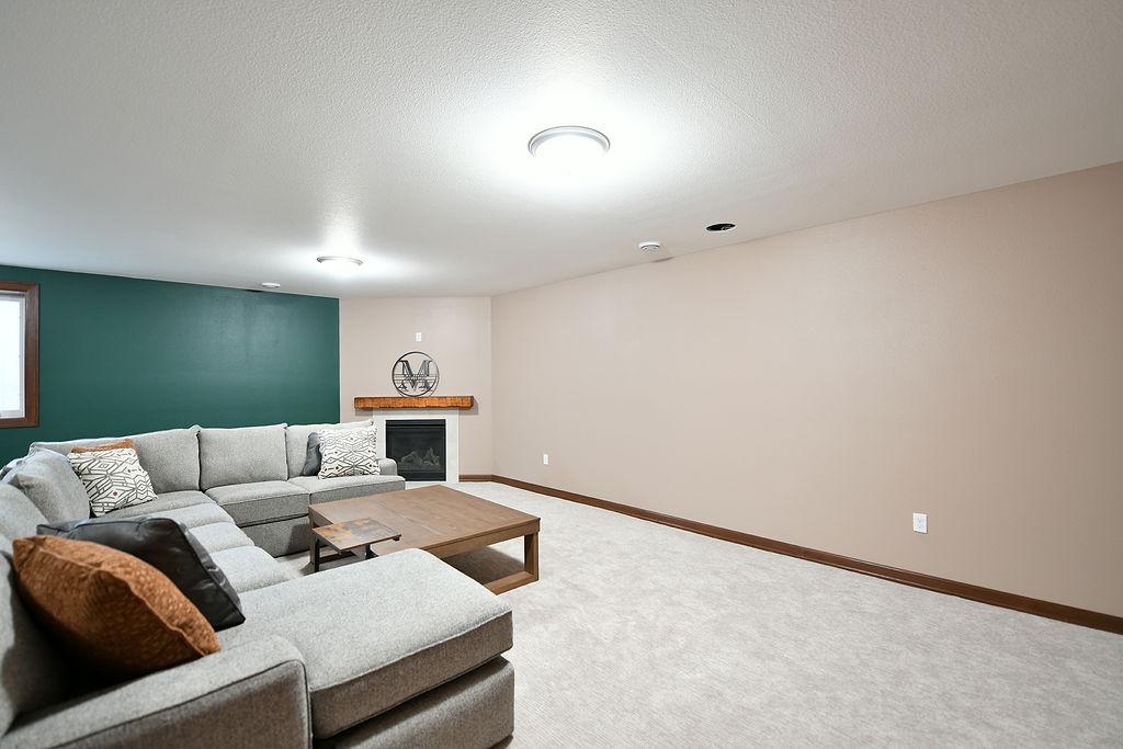 2017 single family home for sale at 1220 Legion Lane W in West Fargo, ND — 4 bed, 3 bath (photo 27 of 42)