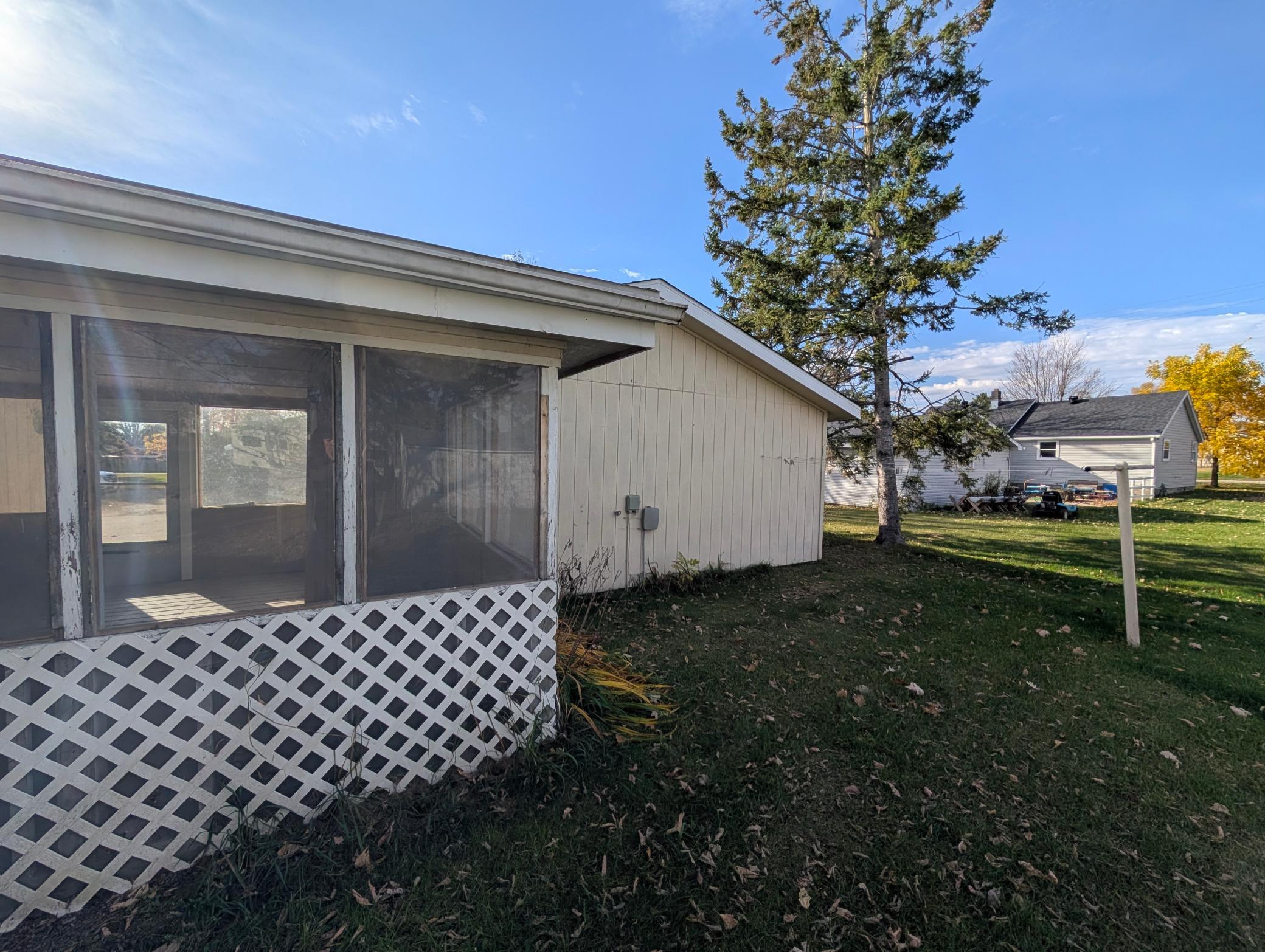 1955 single family home for sale at 717 20th Street NW in Bemidji, MN — 3 bed, 1 bath (photo 15 of 49)