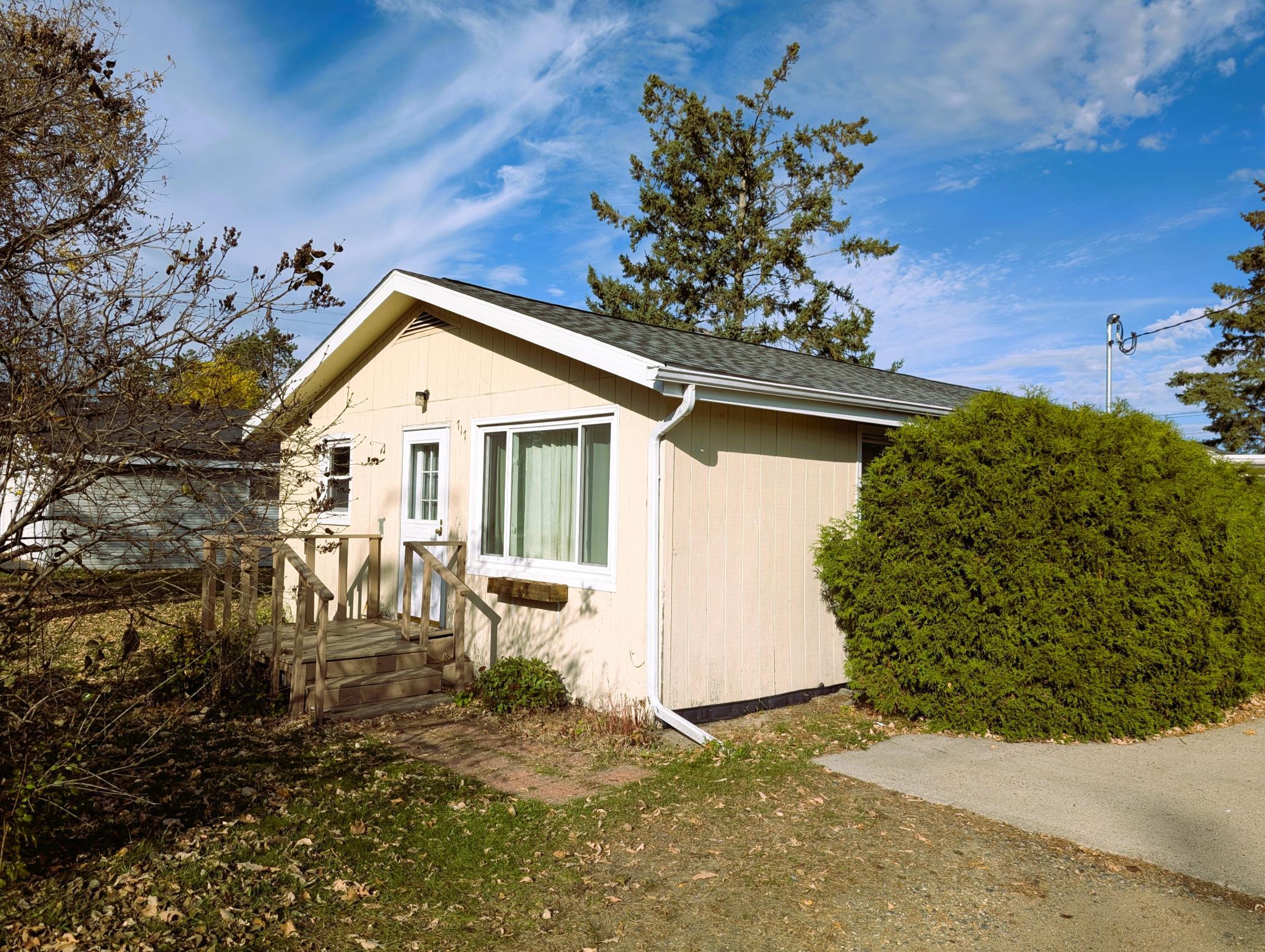 1955 single family home for sale at 717 20th Street NW in Bemidji, MN — 3 bed, 1 bath (photo 4 of 49)