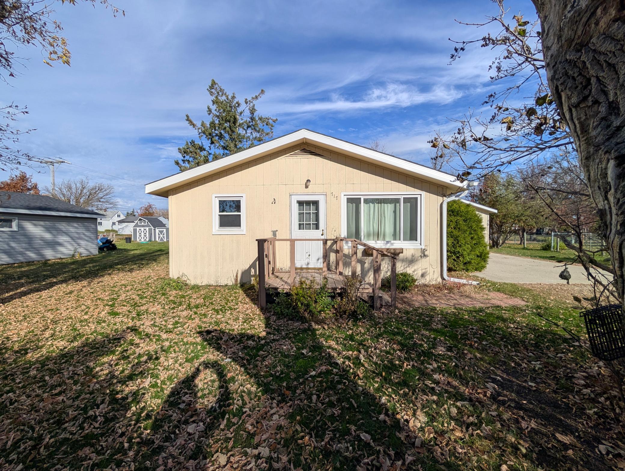 1955 single family home for sale at 717 20th Street NW in Bemidji, MN — 3 bed, 1 bath (photo 5 of 49)