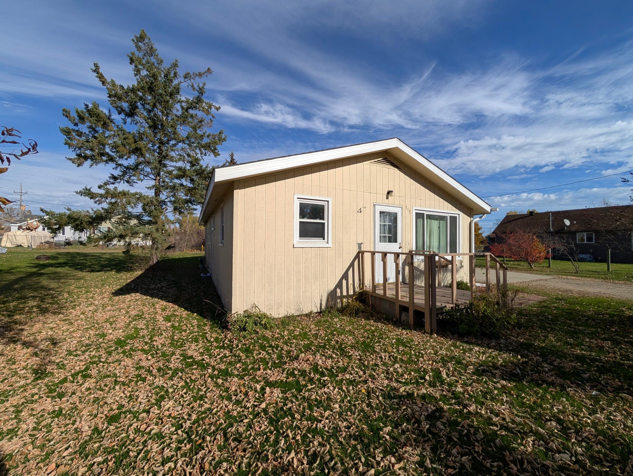 1955 single family home for sale at 717 20th Street NW in Bemidji, MN — 3 bed, 1 bath (photo 6 of 49)