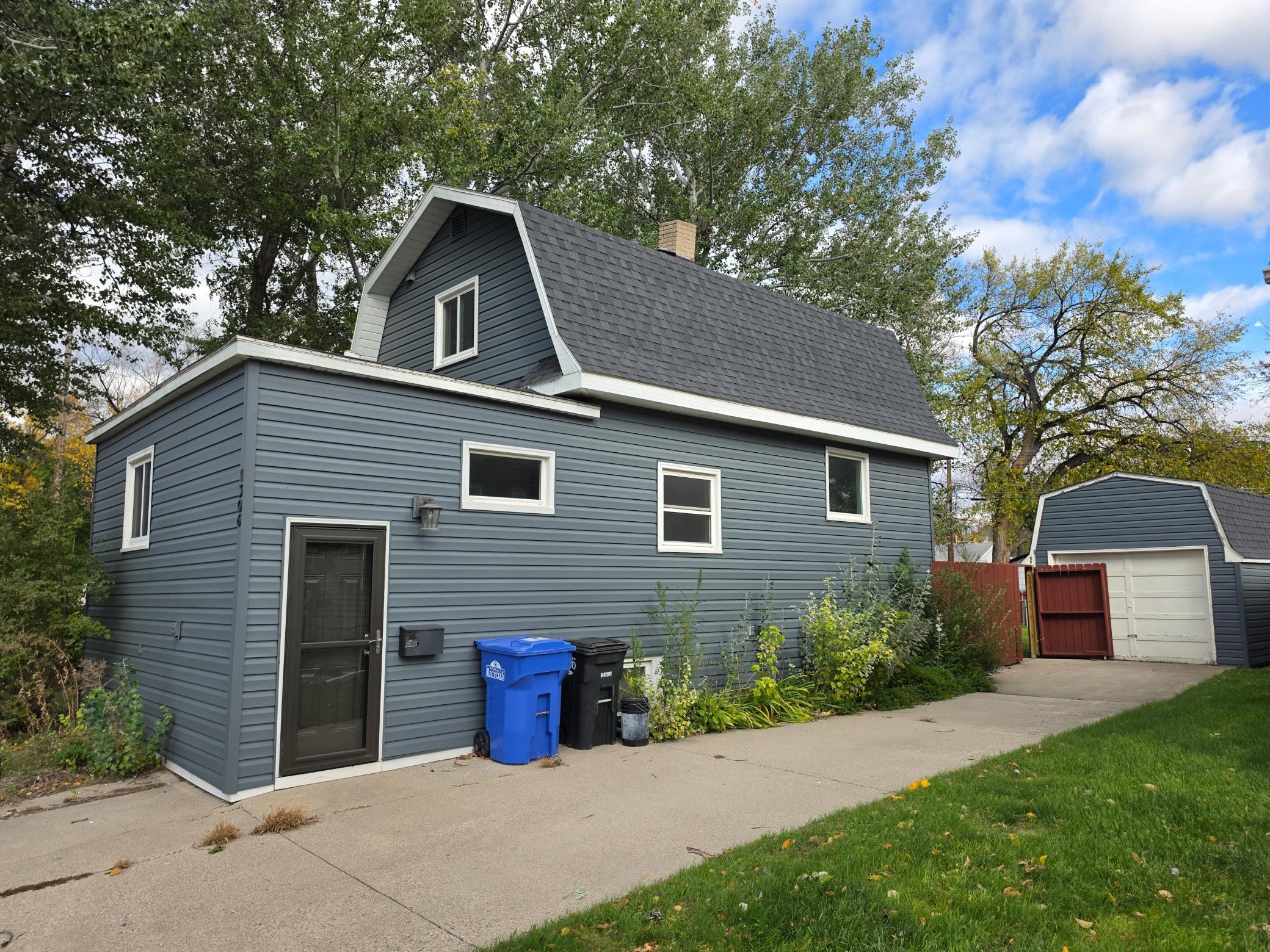 1920 single family home for sale at 1306 18th Street S in Fargo, ND — 3 bed, 3 bath (photo 2 of 3)