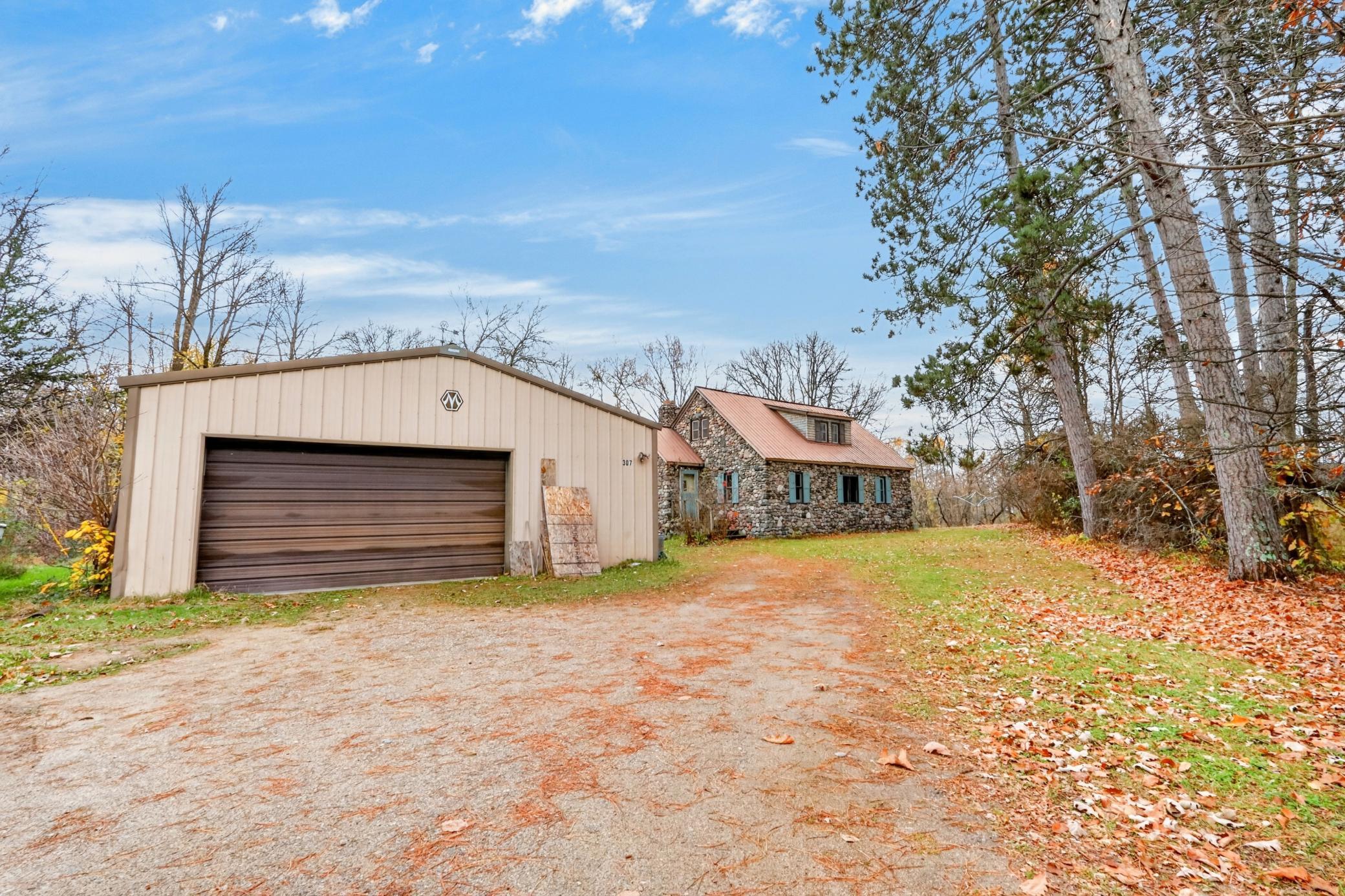 1933 single family home for sale at 307 Ottum Avenue in Bigfork, MN — 3 bed, 2 bath (photo 6 of 56)