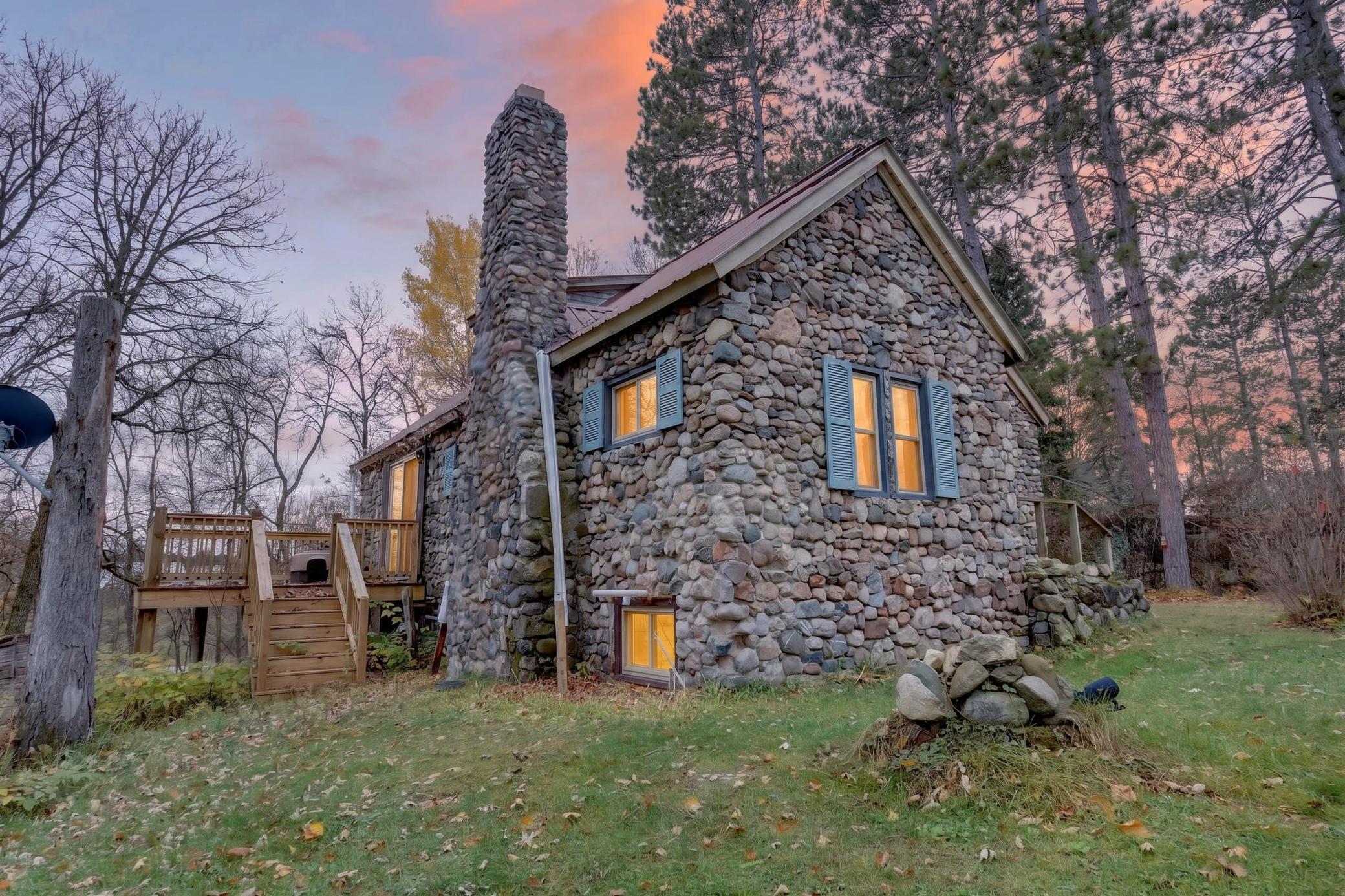 1933 single family home for sale at 307 Ottum Avenue in Bigfork, MN — 3 bed, 2 bath (photo 7 of 56)