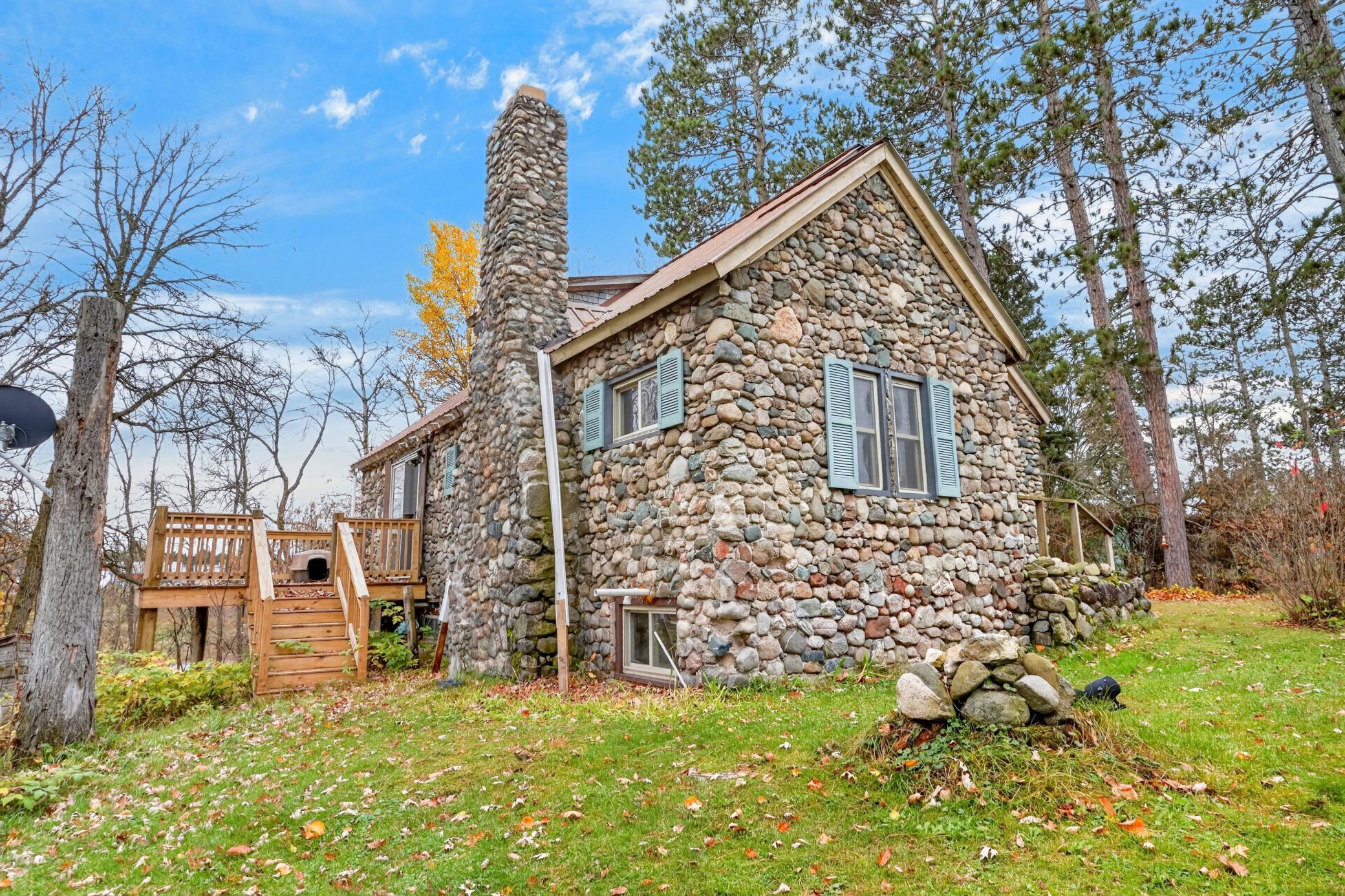 1933 single family home for sale at 307 Ottum Avenue in Bigfork, MN — 3 bed, 2 bath (photo 8 of 56)