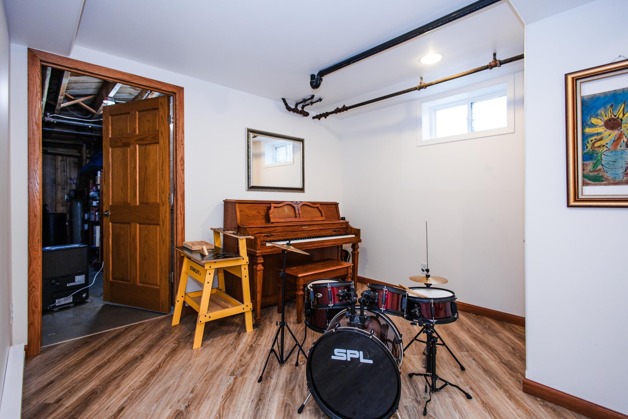 1938 single family home for sale at 1101 Summit Avenue in Detroit Lakes, MN — 4 bed, 3 bath (photo 51 of 86)