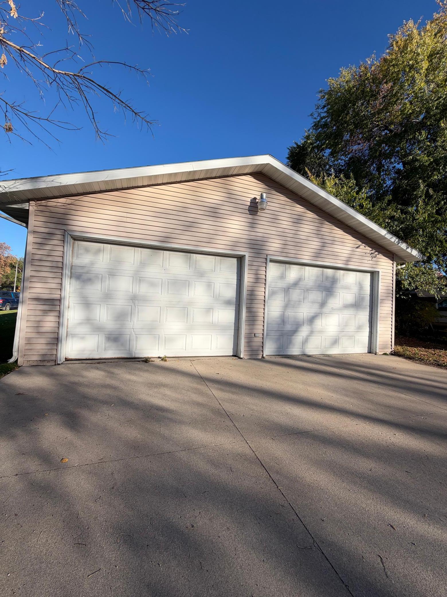 1955 single family home for sale at 525 State Avenue N in Thief River Falls, MN — 3 bed, 1 bath (photo 2 of 48)