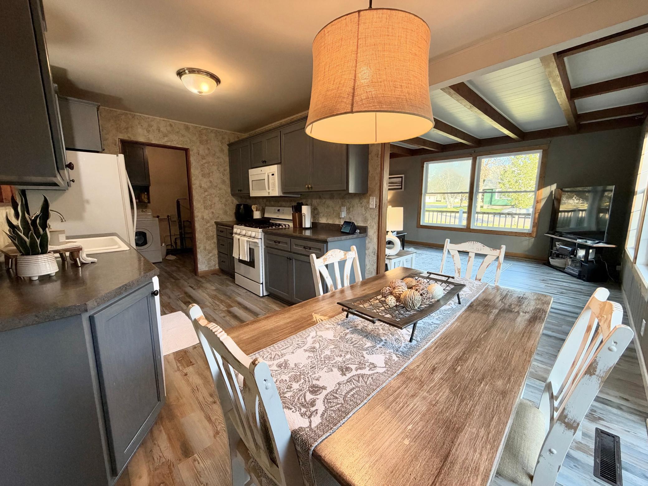 1955 single family home for sale at 525 State Avenue N in Thief River Falls, MN — 3 bed, 1 bath (photo 12 of 48)