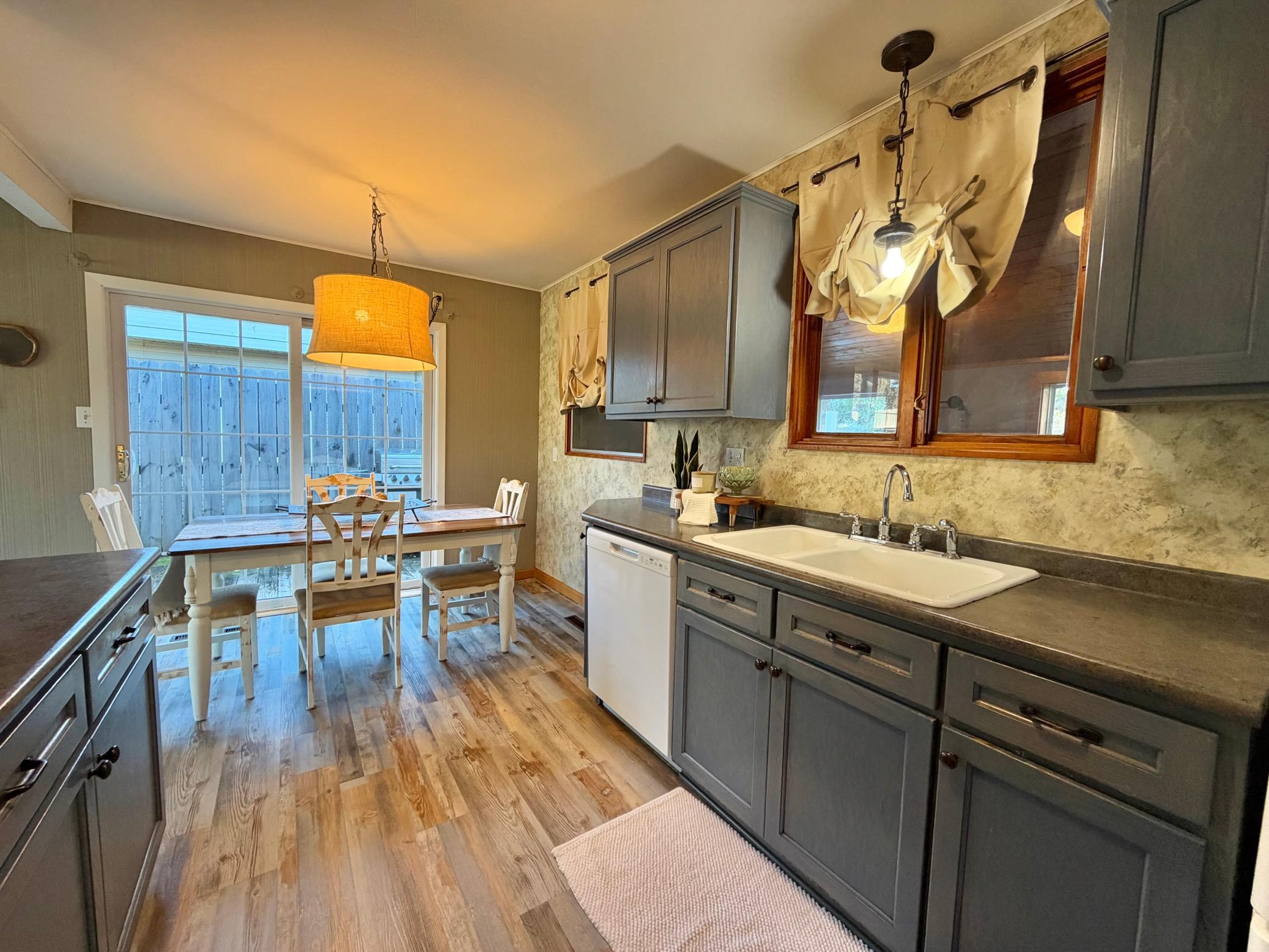 1955 single family home for sale at 525 State Avenue N in Thief River Falls, MN — 3 bed, 1 bath (photo 16 of 48)