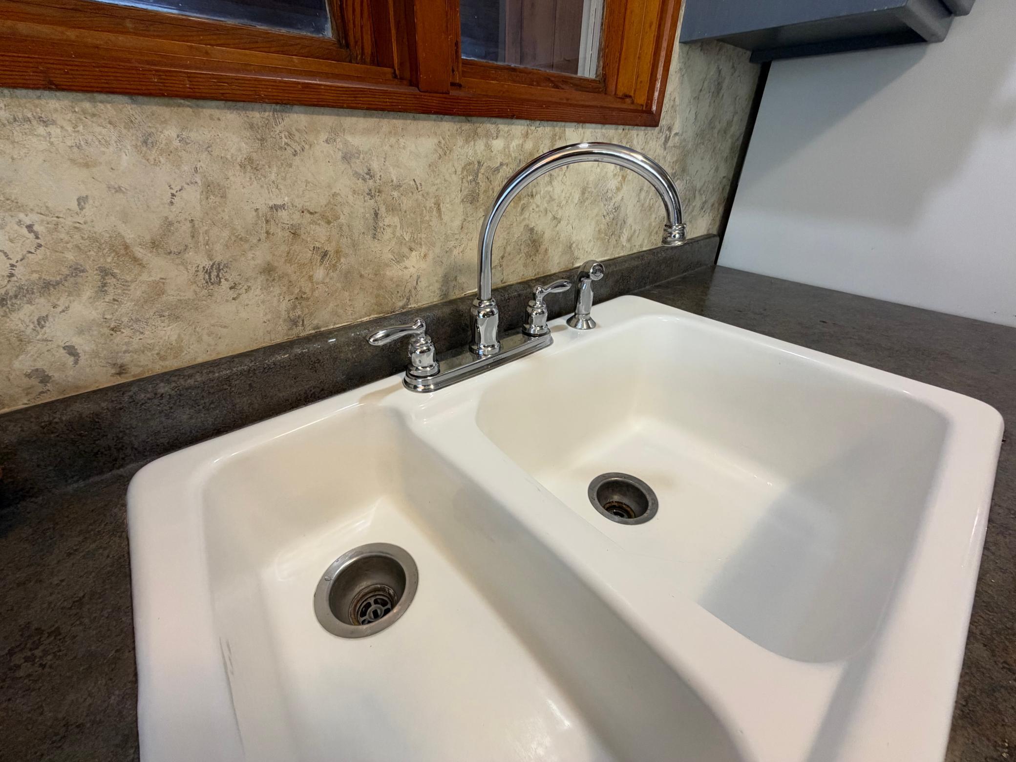 1955 single family home for sale at 525 State Avenue N in Thief River Falls, MN — 3 bed, 1 bath (photo 19 of 48)