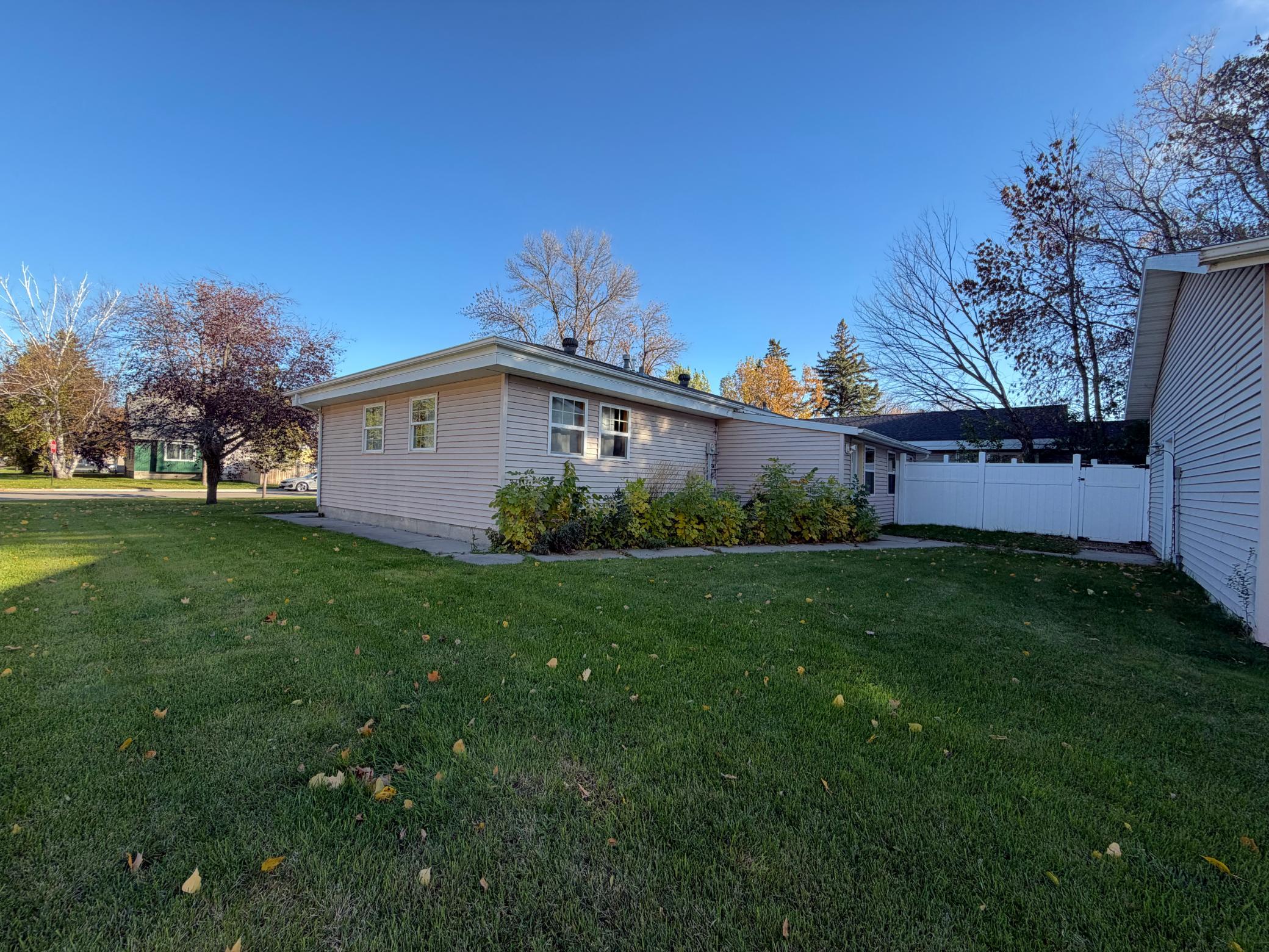 1955 single family home for sale at 525 State Avenue N in Thief River Falls, MN — 3 bed, 1 bath (photo 44 of 48)