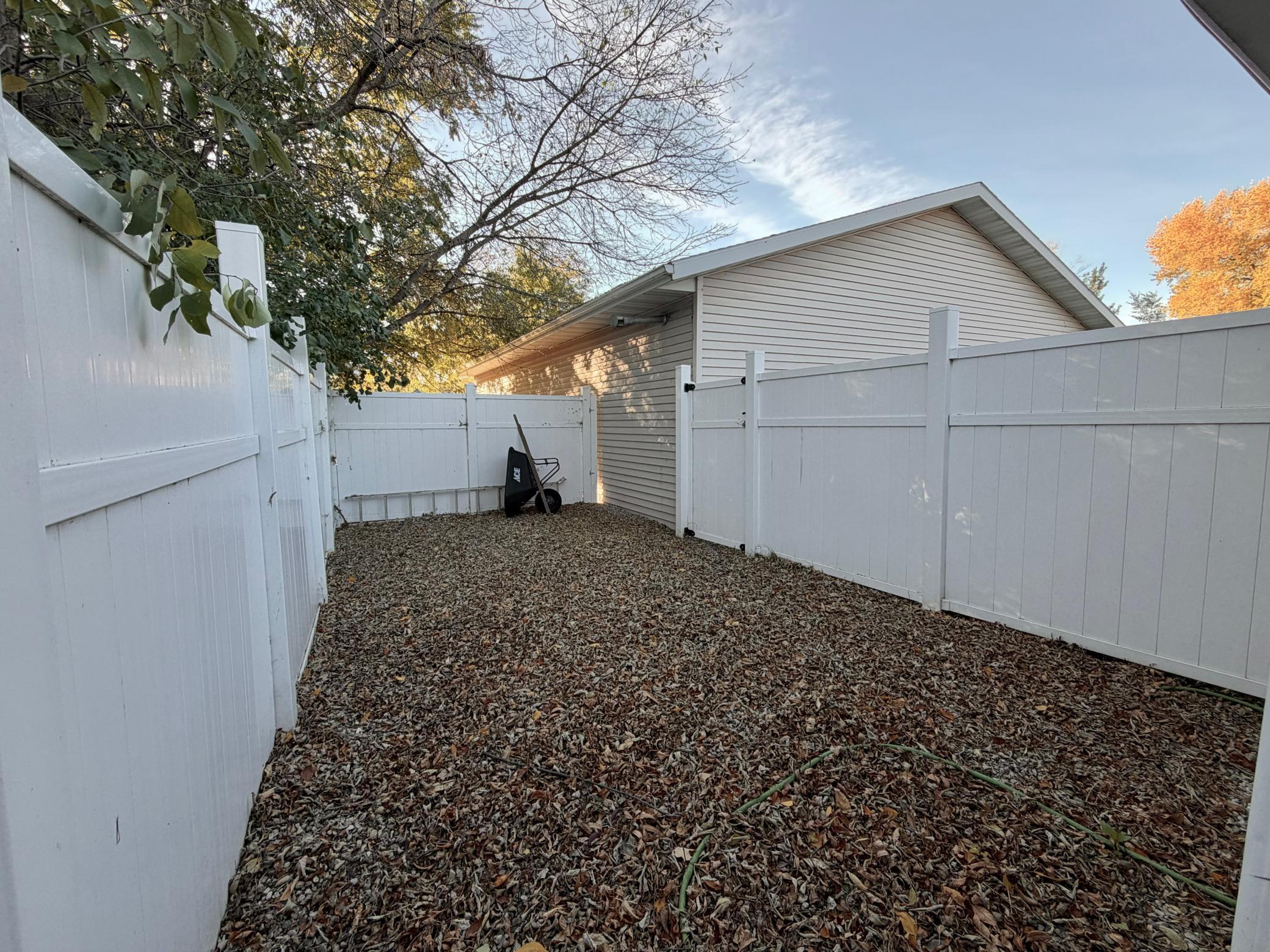 1955 single family home for sale at 525 State Avenue N in Thief River Falls, MN — 3 bed, 1 bath (photo 45 of 48)
