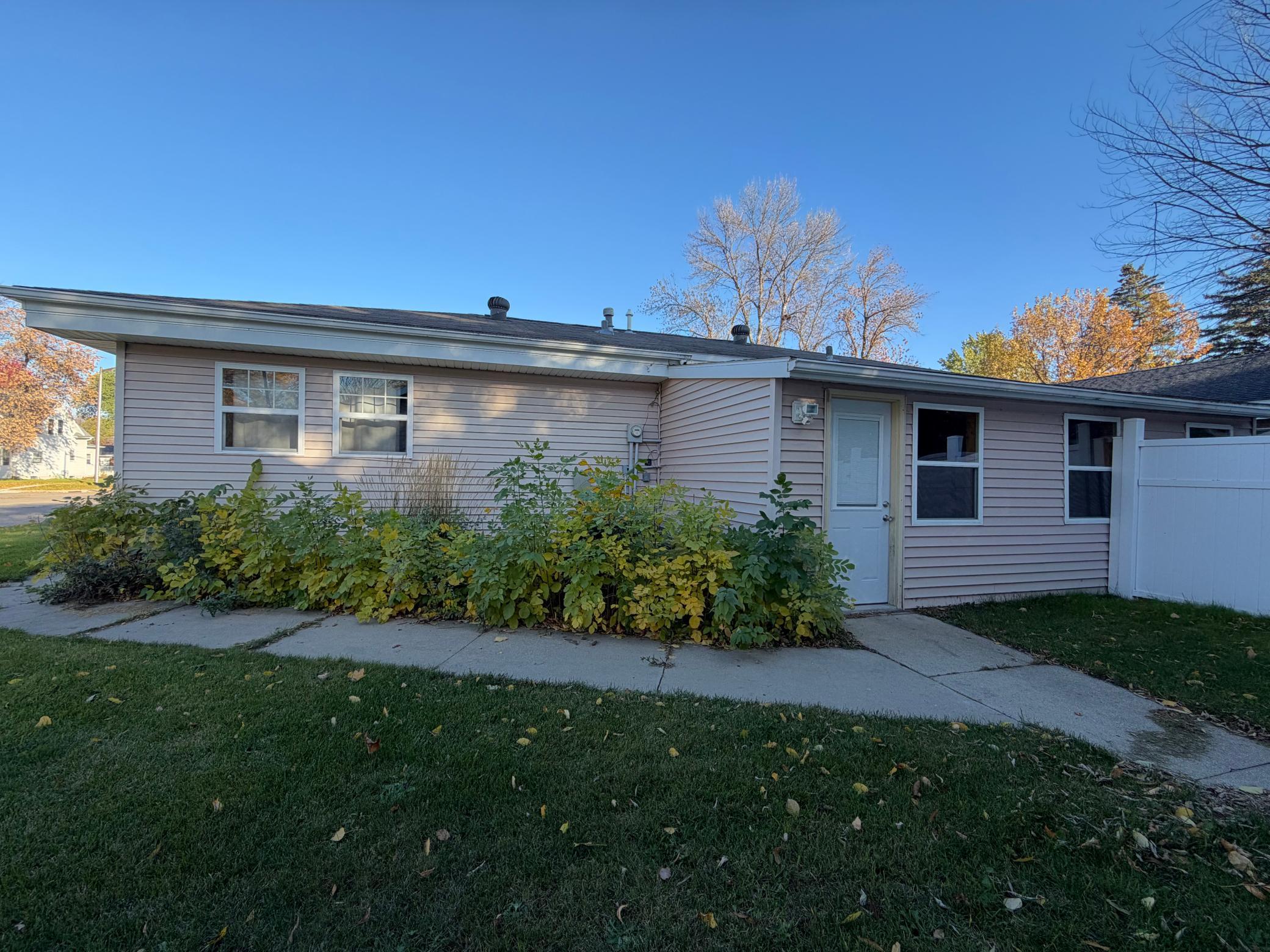1955 single family home for sale at 525 State Avenue N in Thief River Falls, MN — 3 bed, 1 bath (photo 47 of 48)