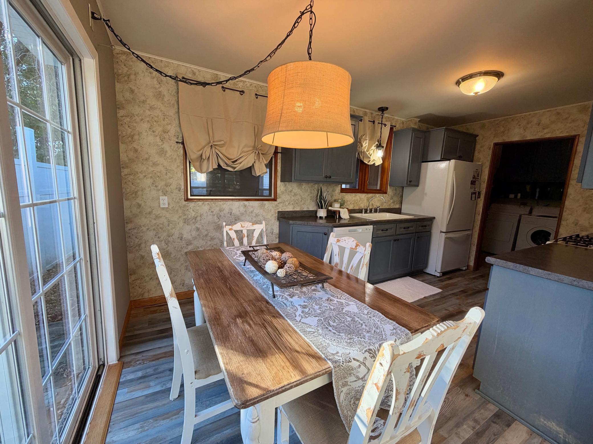 1955 single family home for sale at 525 State Avenue N in Thief River Falls, MN — 3 bed, 1 bath (photo 10 of 48)