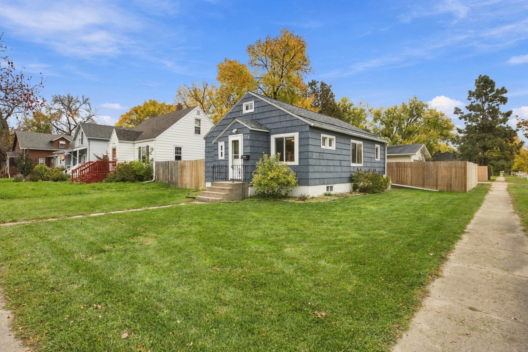 1936 single family home for sale at 224 14th Street S in Moorhead, MN — 2 bed, 1 bath (photo 2 of 34)