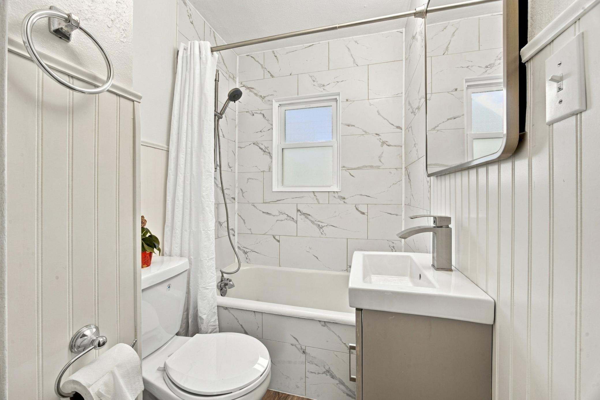 1936 single family home for sale at 224 14th Street S in Moorhead, MN — 2 bed, 1 bath (photo 15 of 34)