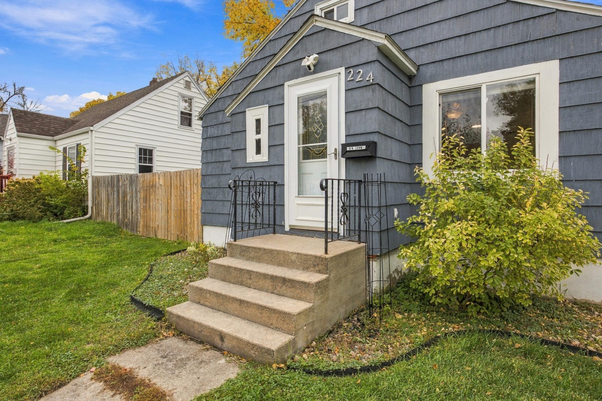 1936 single family home for sale at 224 14th Street S in Moorhead, MN — 2 bed, 1 bath (photo 3 of 34)