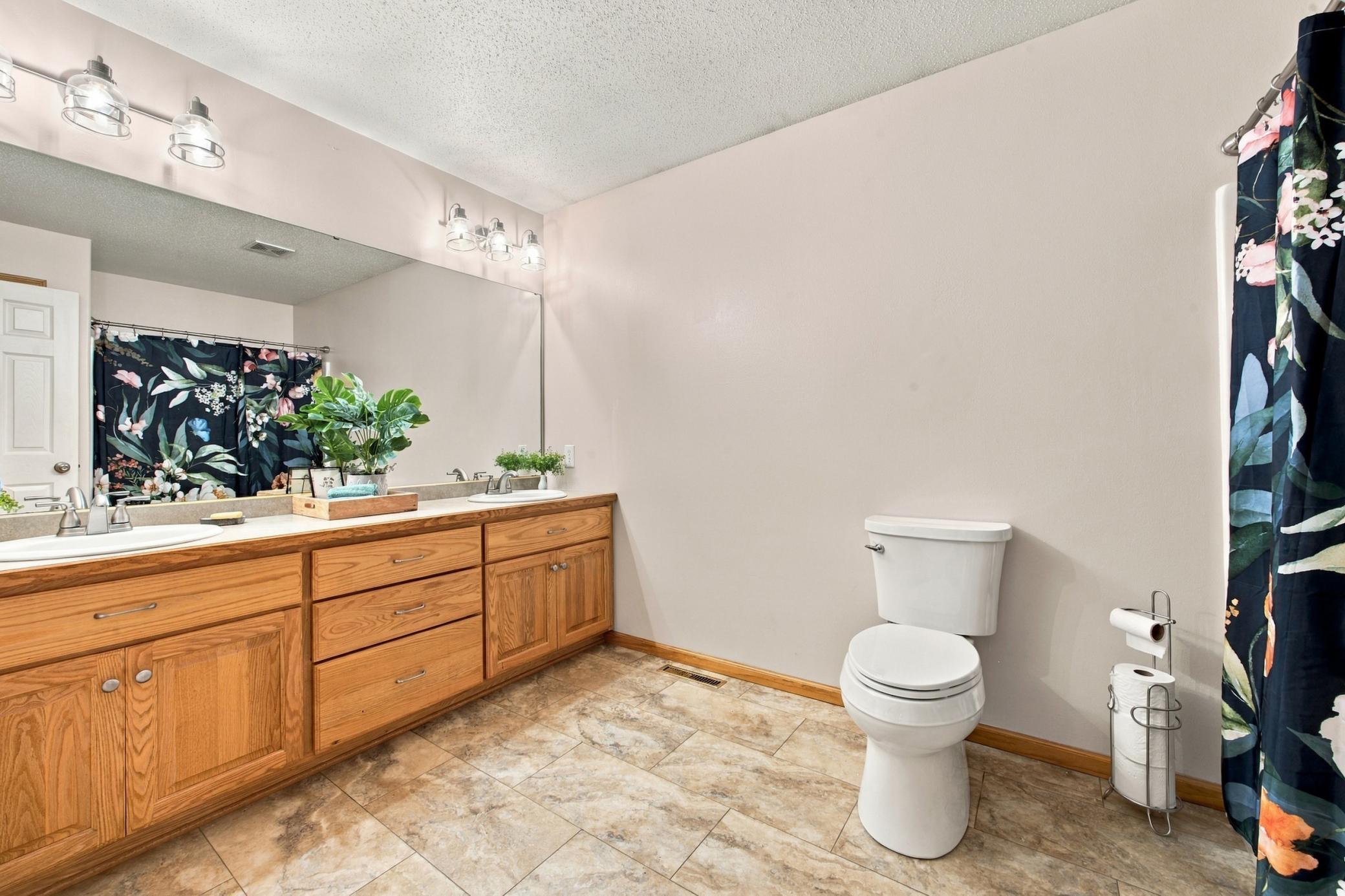 2001 single family home for sale at 4286 Woodhaven Street S in Fargo, ND — 4 bed, 2 bath (photo 16 of 41)