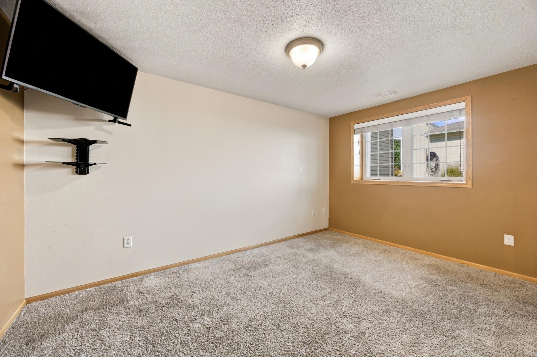 2001 single family home for sale at 4286 Woodhaven Street S in Fargo, ND — 4 bed, 2 bath (photo 21 of 41)