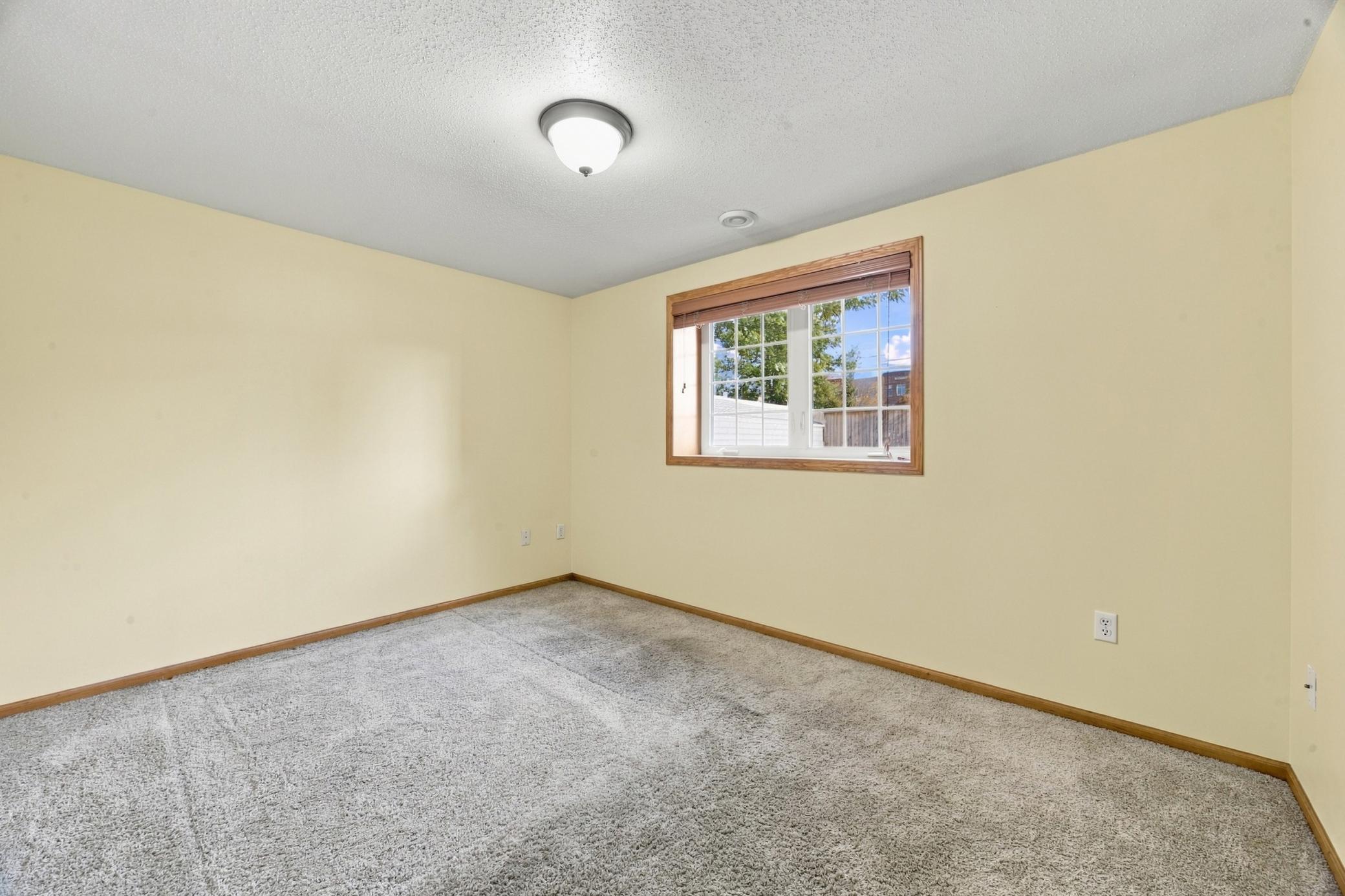 2001 single family home for sale at 4286 Woodhaven Street S in Fargo, ND — 4 bed, 2 bath (photo 23 of 41)