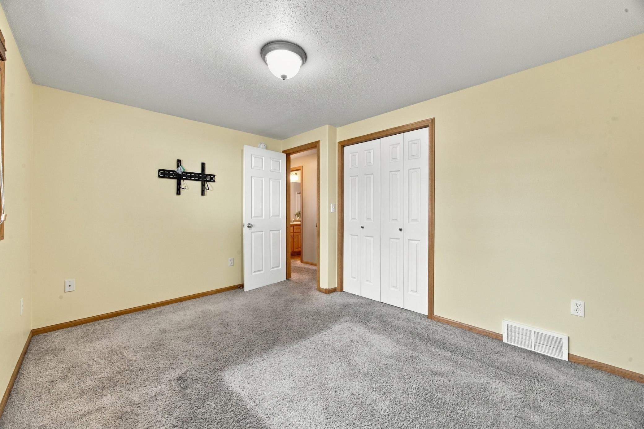 2001 single family home for sale at 4286 Woodhaven Street S in Fargo, ND — 4 bed, 2 bath (photo 24 of 41)