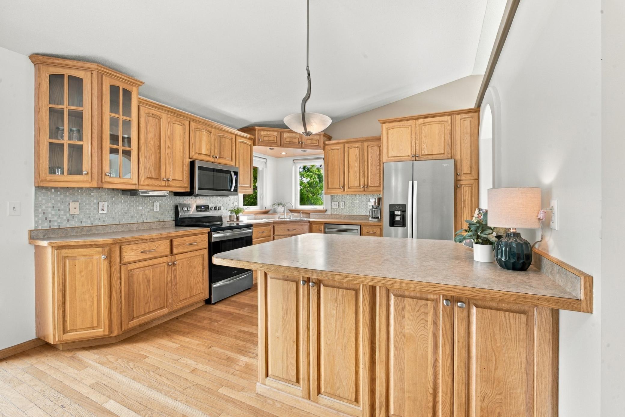 2001 single family home for sale at 4286 Woodhaven Street S in Fargo, ND — 4 bed, 2 bath (photo 8 of 41)