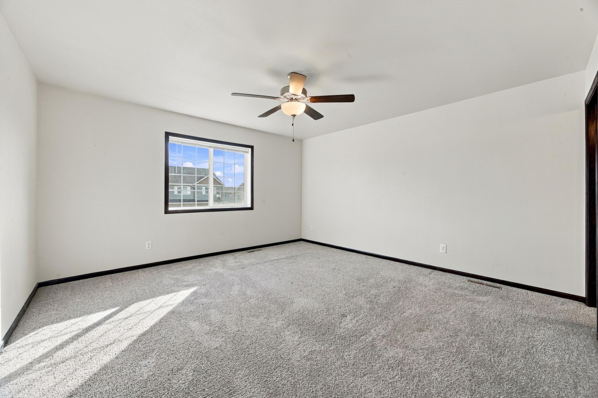 2016 twin home for sale at 916 Eaglewood Avenue W in West Fargo, ND — 3 bed, 3 bath (photo 11 of 26)