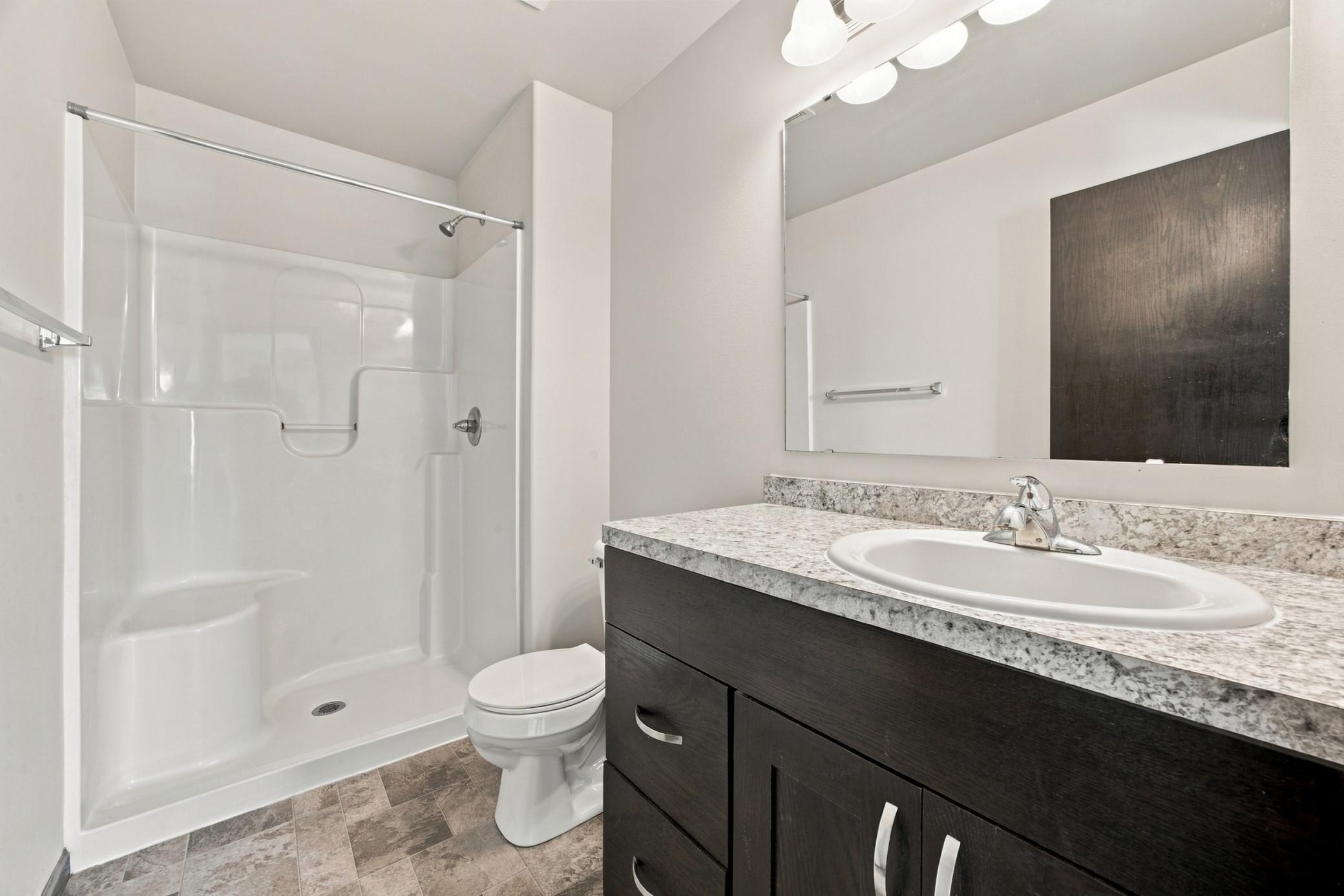 2016 twin home for sale at 916 Eaglewood Avenue W in West Fargo, ND — 3 bed, 3 bath (photo 13 of 26)