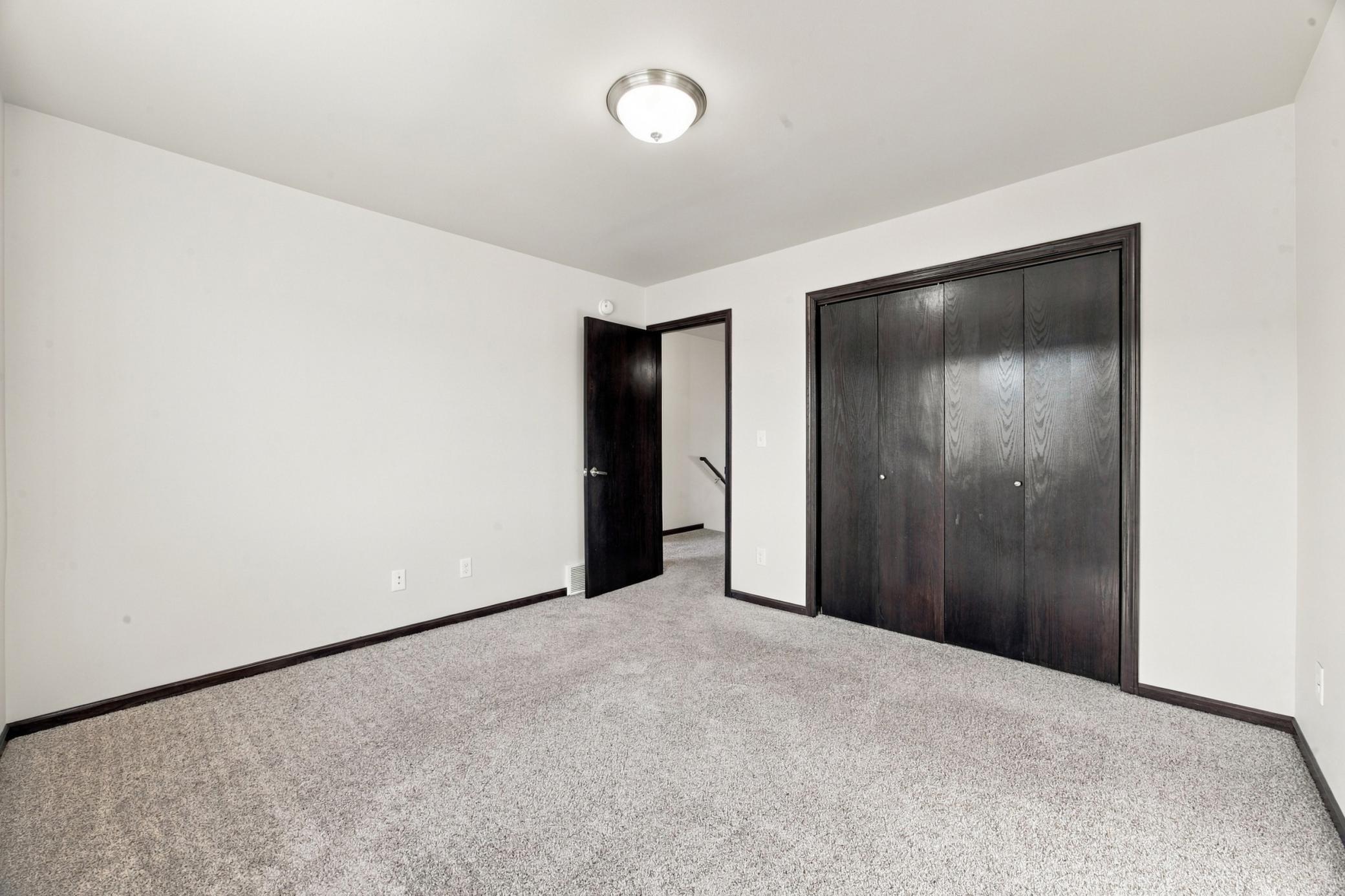 2016 twin home for sale at 916 Eaglewood Avenue W in West Fargo, ND — 3 bed, 3 bath (photo 15 of 26)