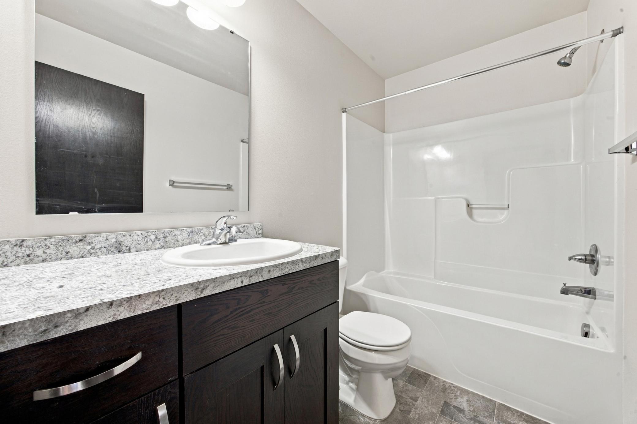 2016 twin home for sale at 916 Eaglewood Avenue W in West Fargo, ND — 3 bed, 3 bath (photo 16 of 26)
