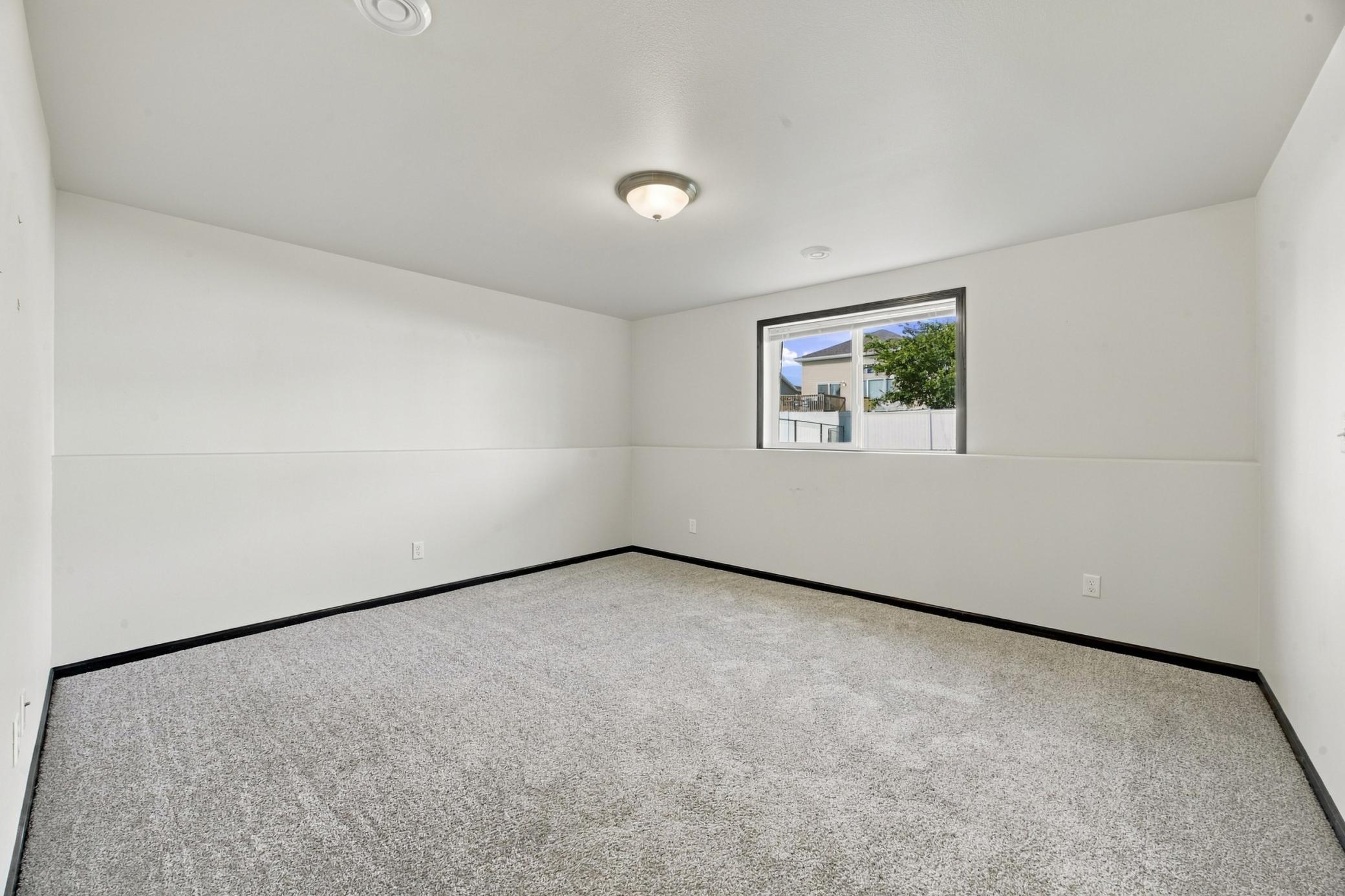 2016 twin home for sale at 916 Eaglewood Avenue W in West Fargo, ND — 3 bed, 3 bath (photo 17 of 26)