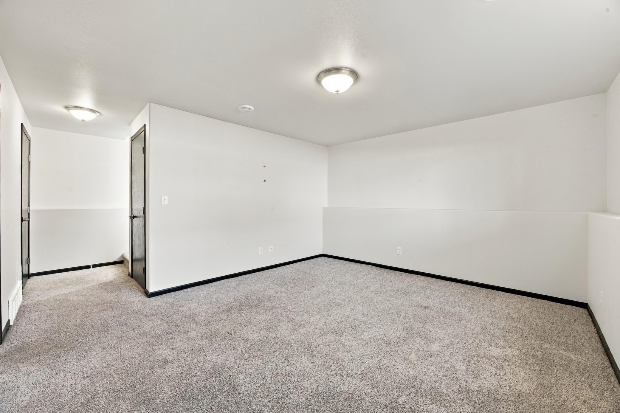 2016 twin home for sale at 916 Eaglewood Avenue W in West Fargo, ND — 3 bed, 3 bath (photo 18 of 26)