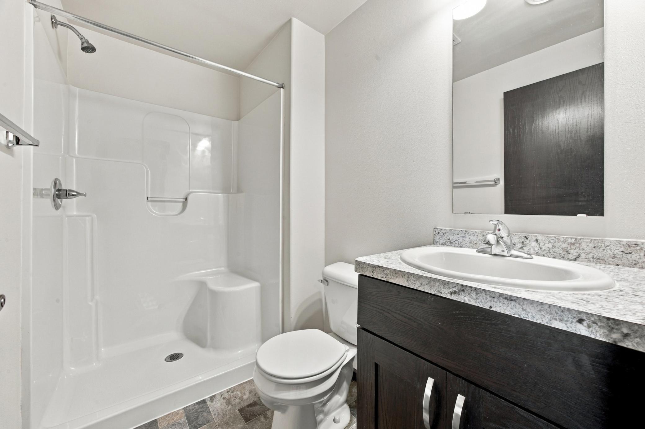 2016 twin home for sale at 916 Eaglewood Avenue W in West Fargo, ND — 3 bed, 3 bath (photo 22 of 26)