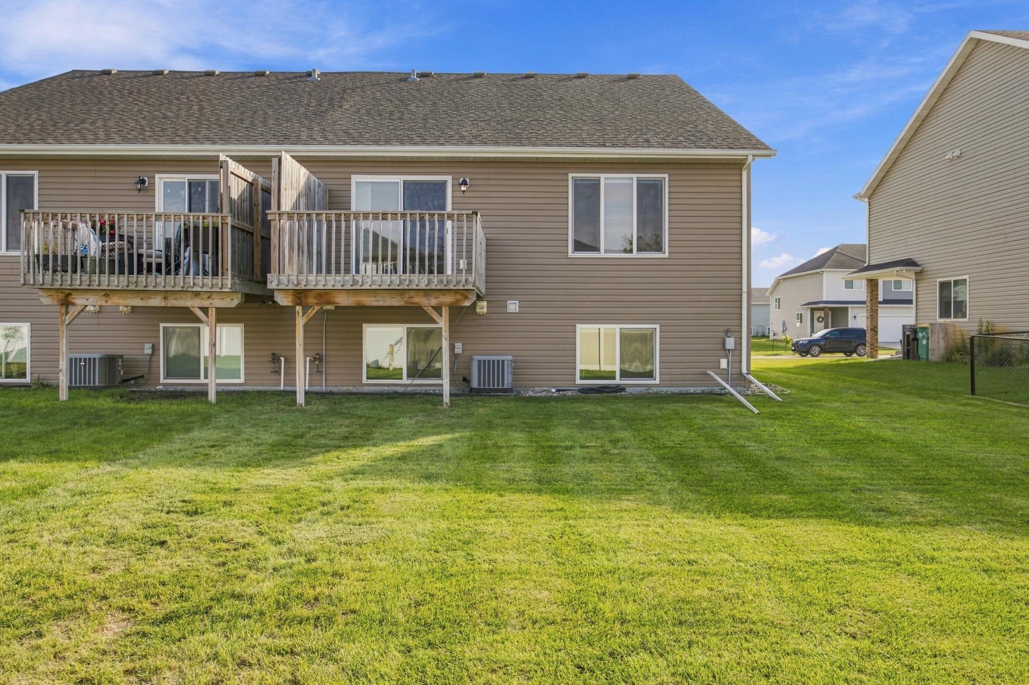 2016 twin home for sale at 916 Eaglewood Avenue W in West Fargo, ND — 3 bed, 3 bath (photo 24 of 26)