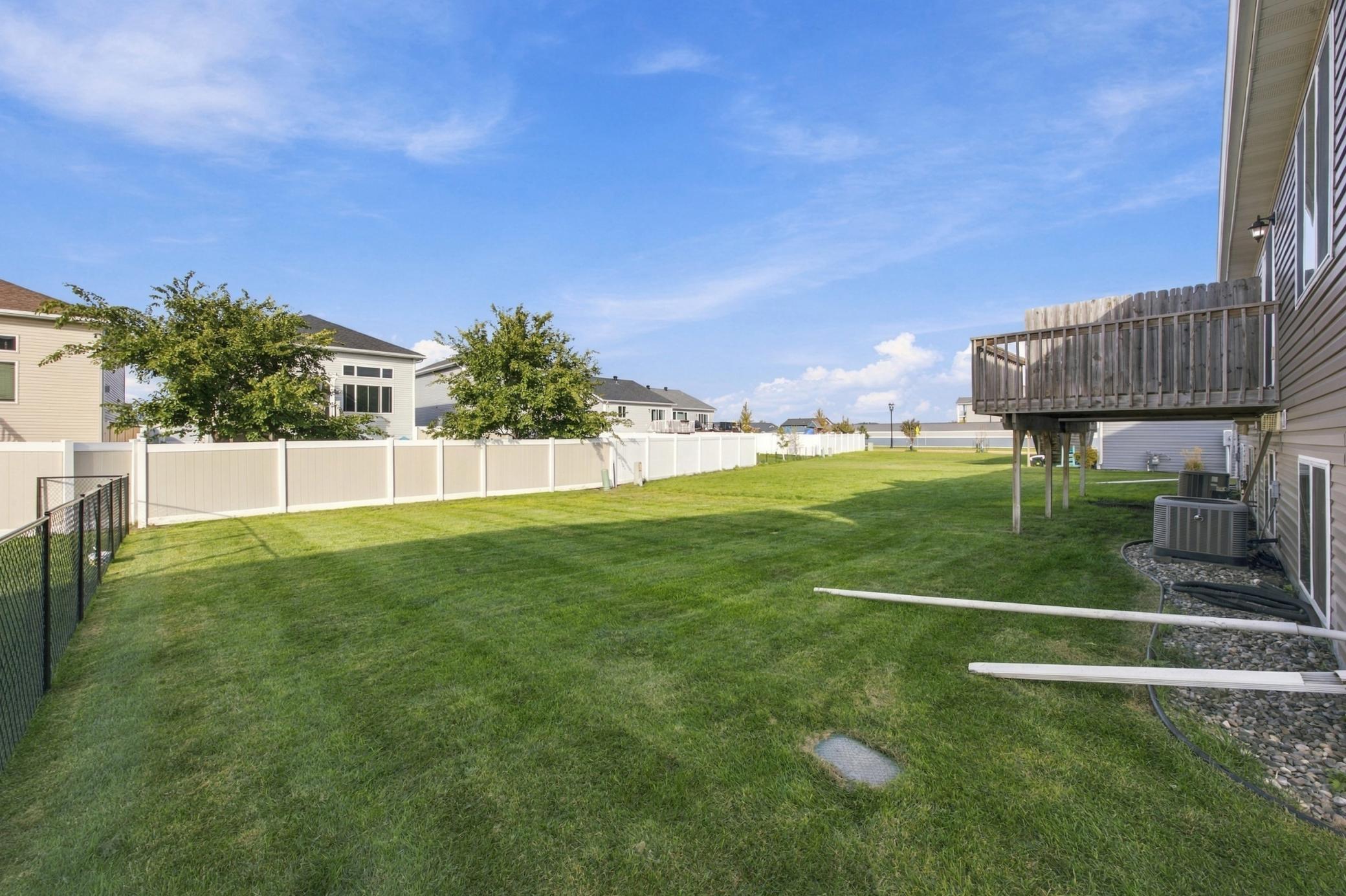 2016 twin home for sale at 916 Eaglewood Avenue W in West Fargo, ND — 3 bed, 3 bath (photo 25 of 26)