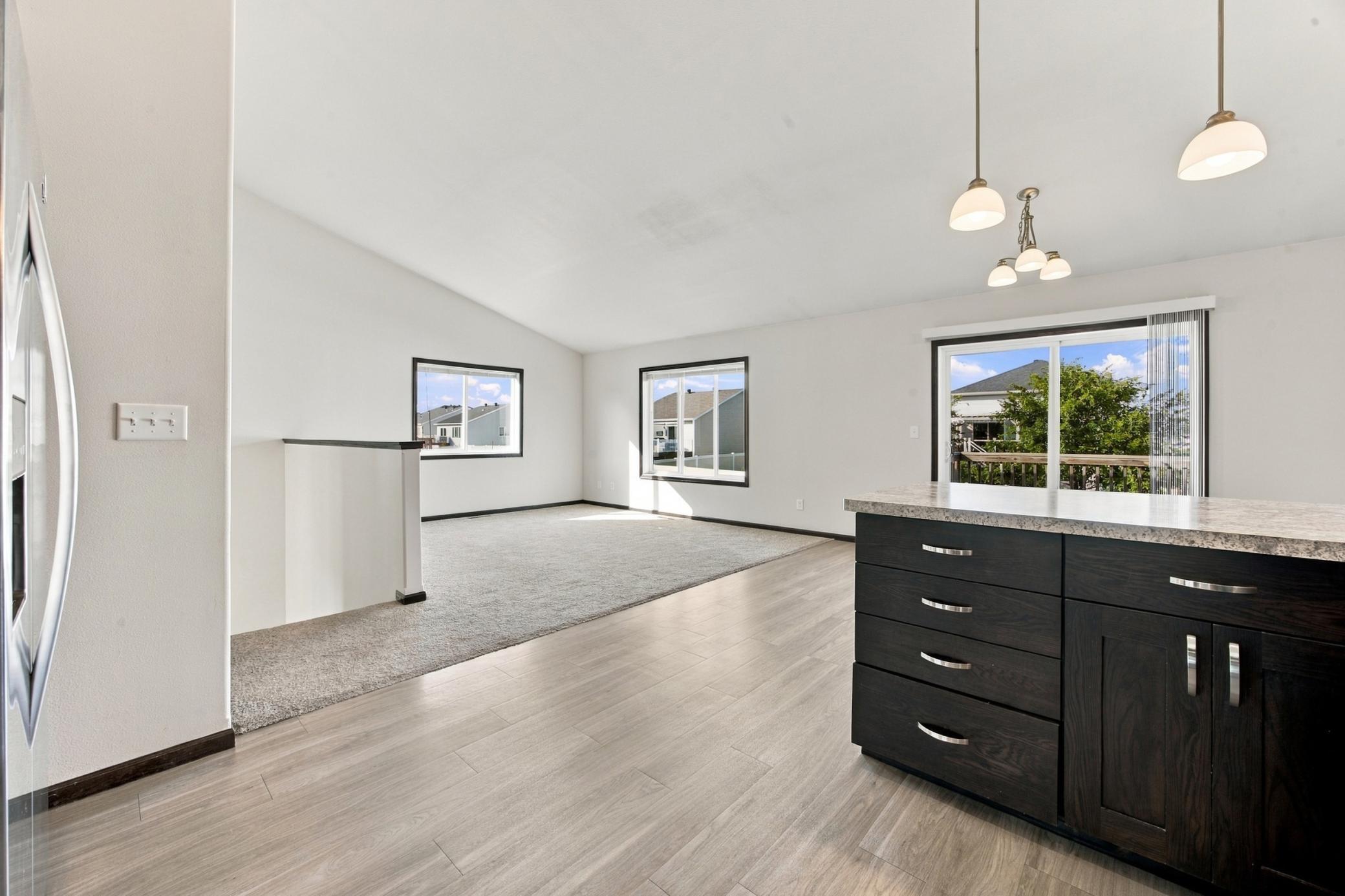 2016 twin home for sale at 916 Eaglewood Avenue W in West Fargo, ND — 3 bed, 3 bath (photo 4 of 26)