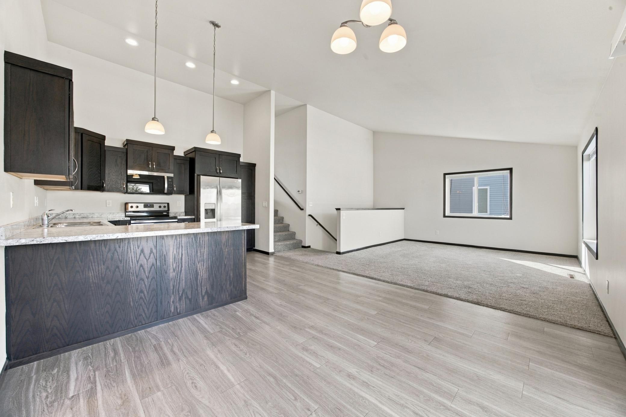 2016 twin home for sale at 916 Eaglewood Avenue W in West Fargo, ND — 3 bed, 3 bath (photo 9 of 26)