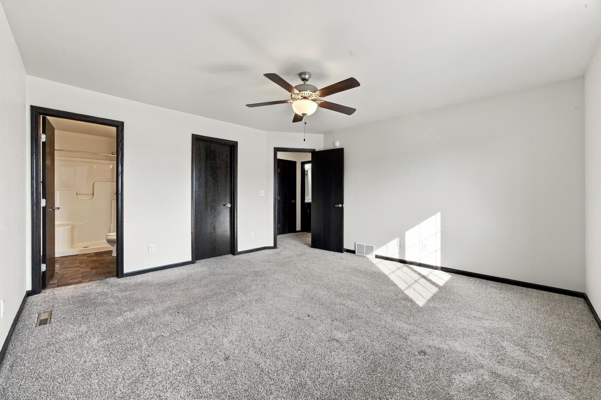 2016 twin home for sale at 916 Eaglewood Avenue W in West Fargo, ND — 3 bed, 3 bath (photo 10 of 26)
