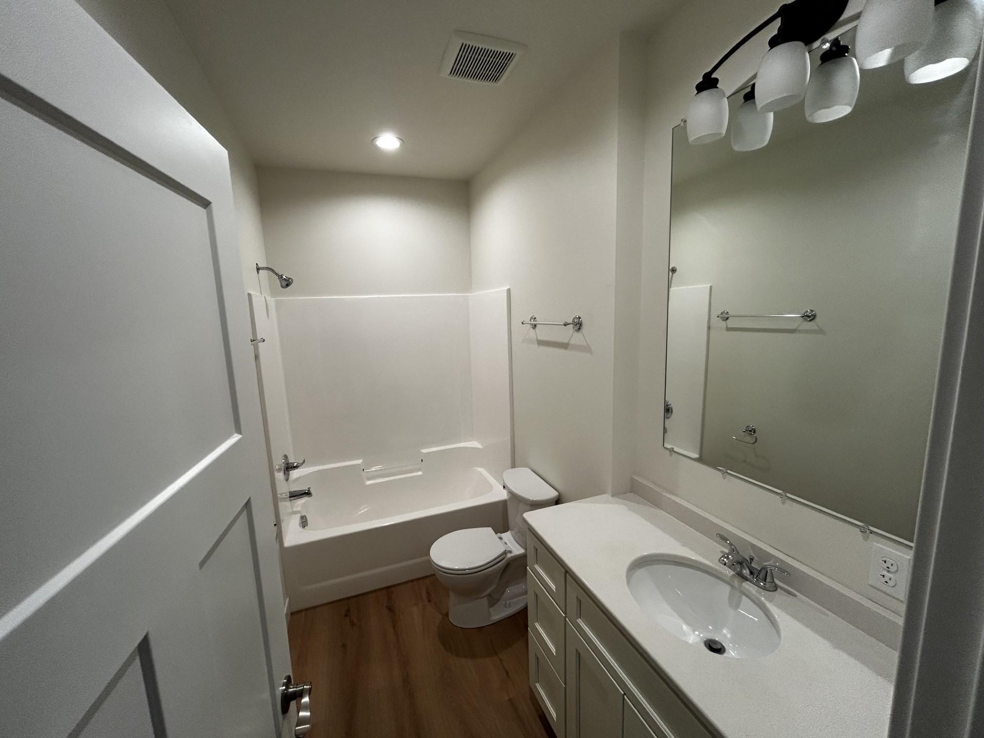 2026 single family home for sale at 801 1st Avenue NW in Hillsboro, ND — 3 bed, 2 bath (photo 8 of 10)