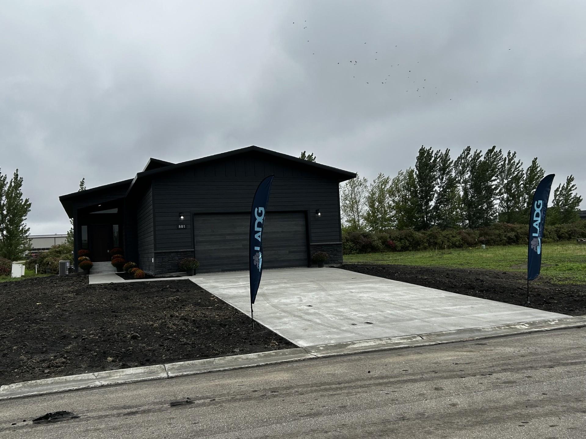 2026 single family home for sale at 801 1st Avenue NW in Hillsboro, ND — 3 bed, 2 bath (photo 10 of 10)