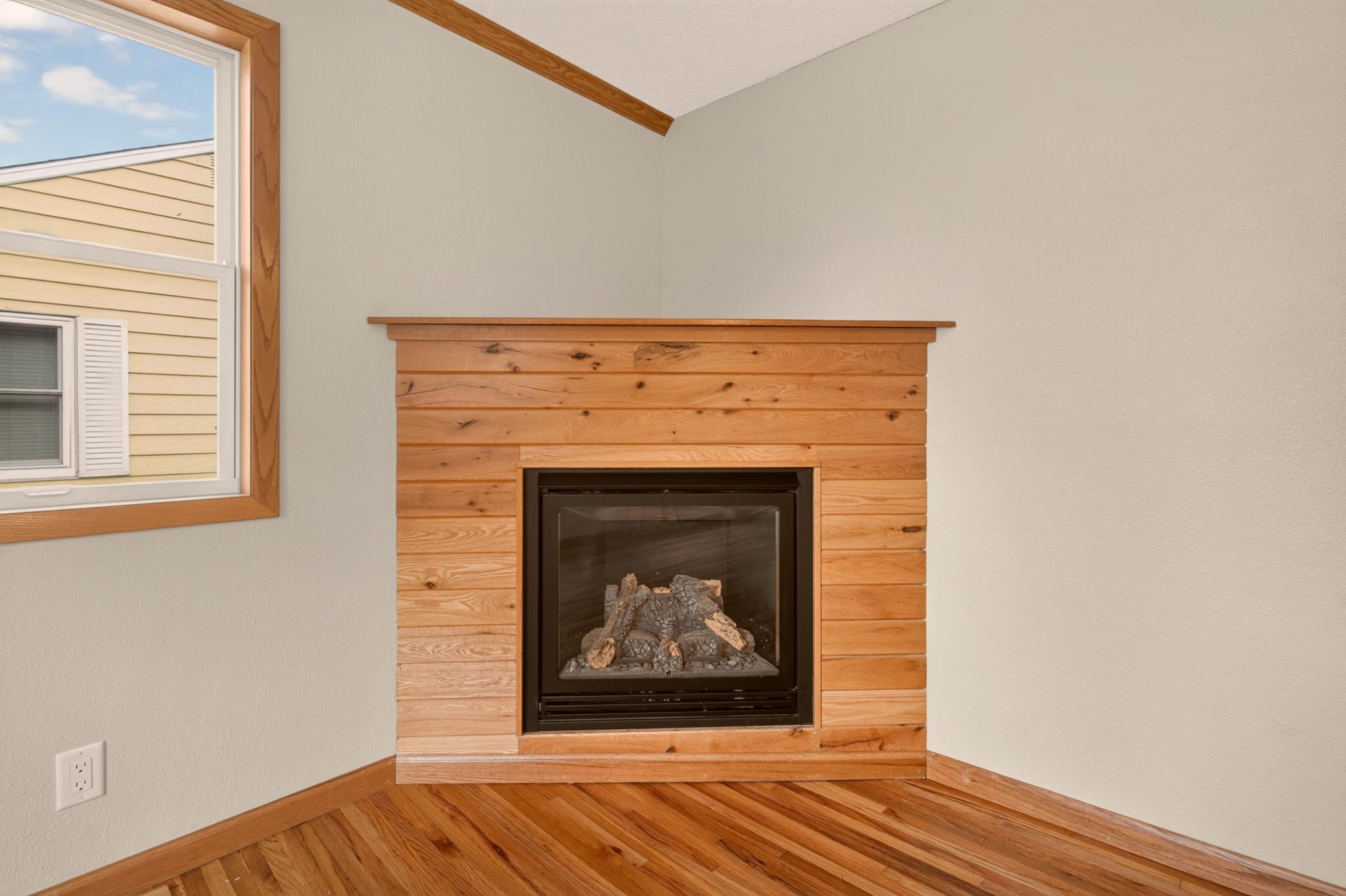 1940 single family home for sale at 1342 16th Street S in Fargo, ND — 3 bed, 2 bath (photo 15 of 48)