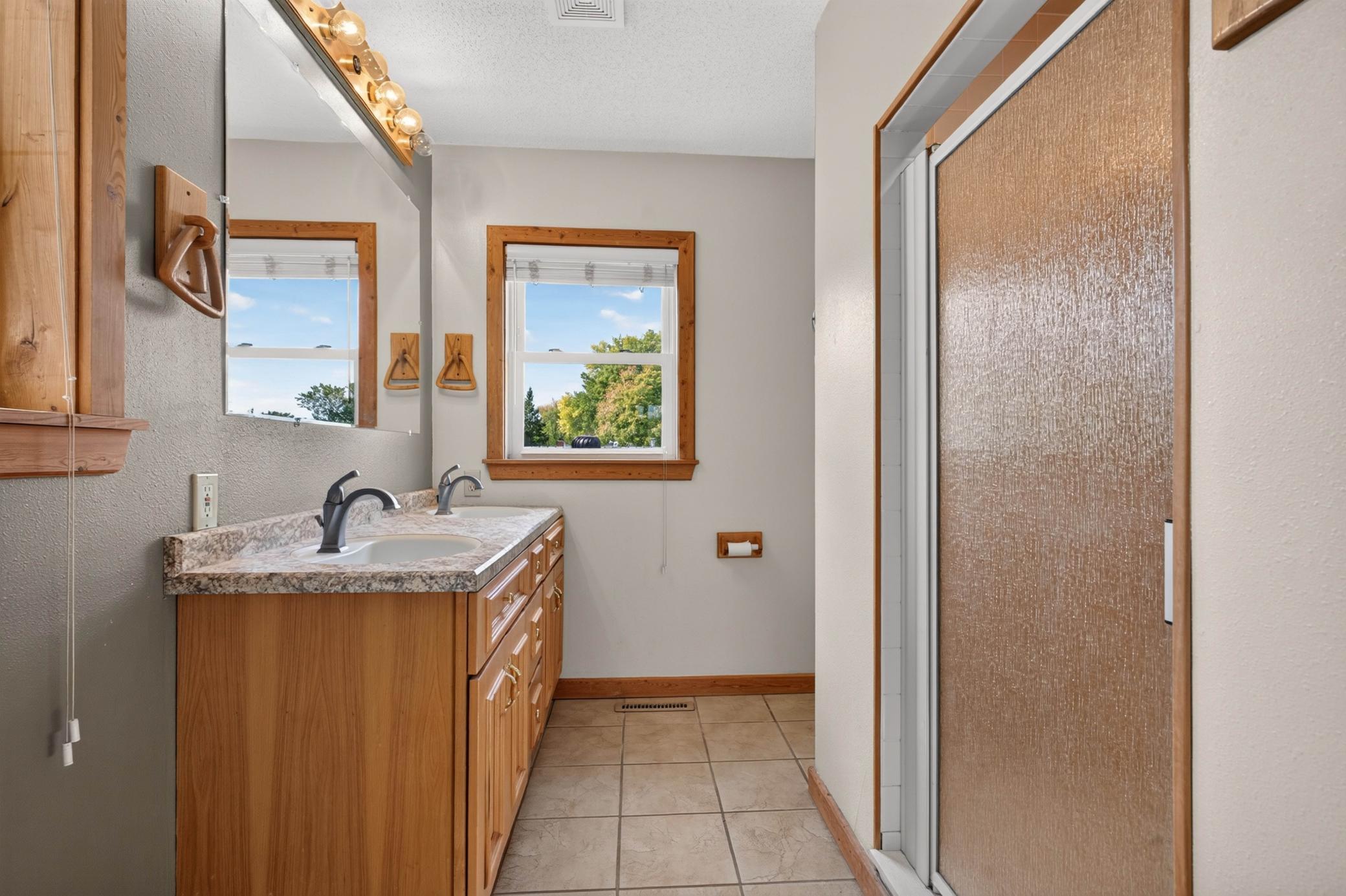 1940 single family home for sale at 1342 16th Street S in Fargo, ND — 3 bed, 2 bath (photo 28 of 48)