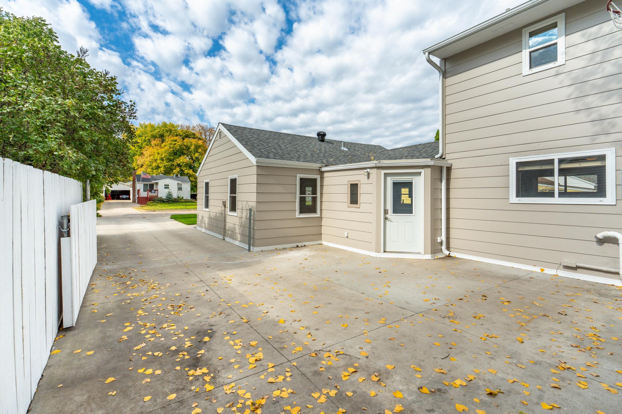 1940 single family home for sale at 1342 16th Street S in Fargo, ND — 3 bed, 2 bath (photo 34 of 48)