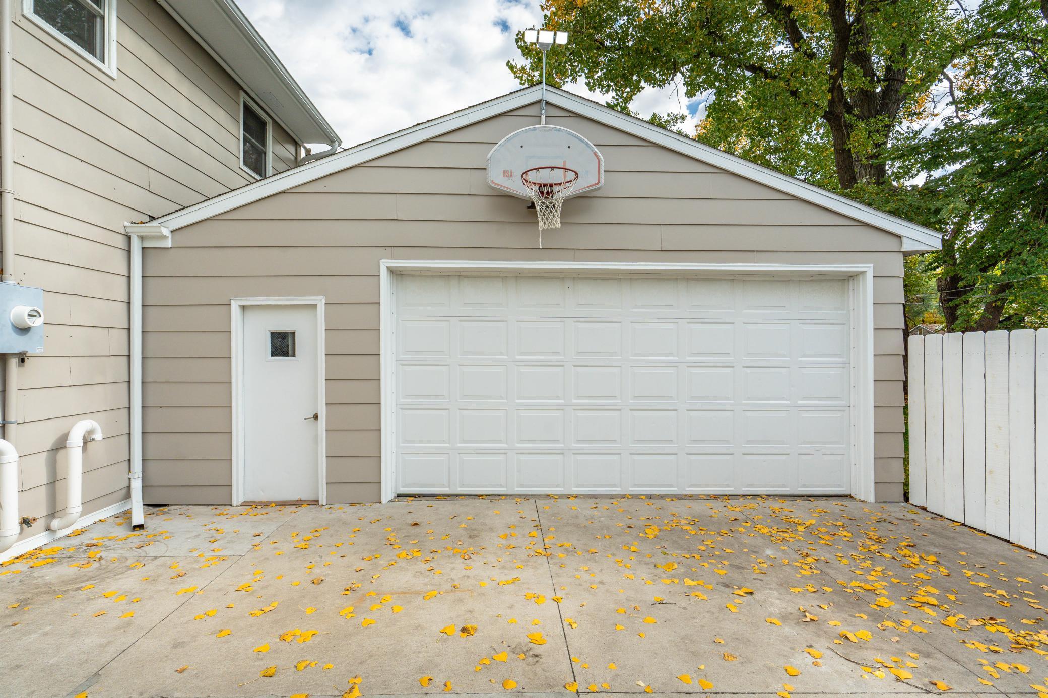 1940 single family home for sale at 1342 16th Street S in Fargo, ND — 3 bed, 2 bath (photo 35 of 48)