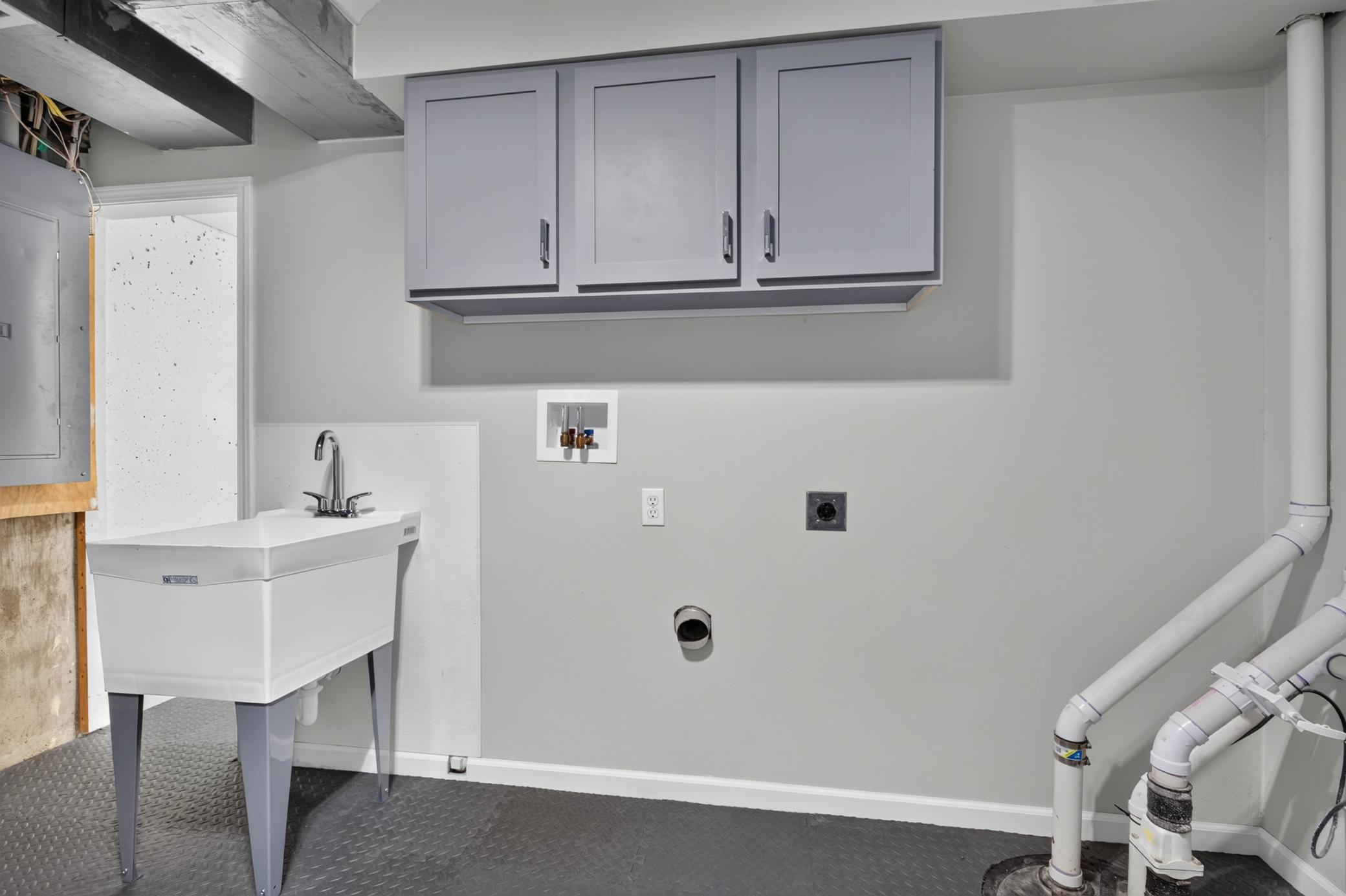 1940 single family home for sale at 1342 16th Street S in Fargo, ND — 3 bed, 2 bath (photo 45 of 48)