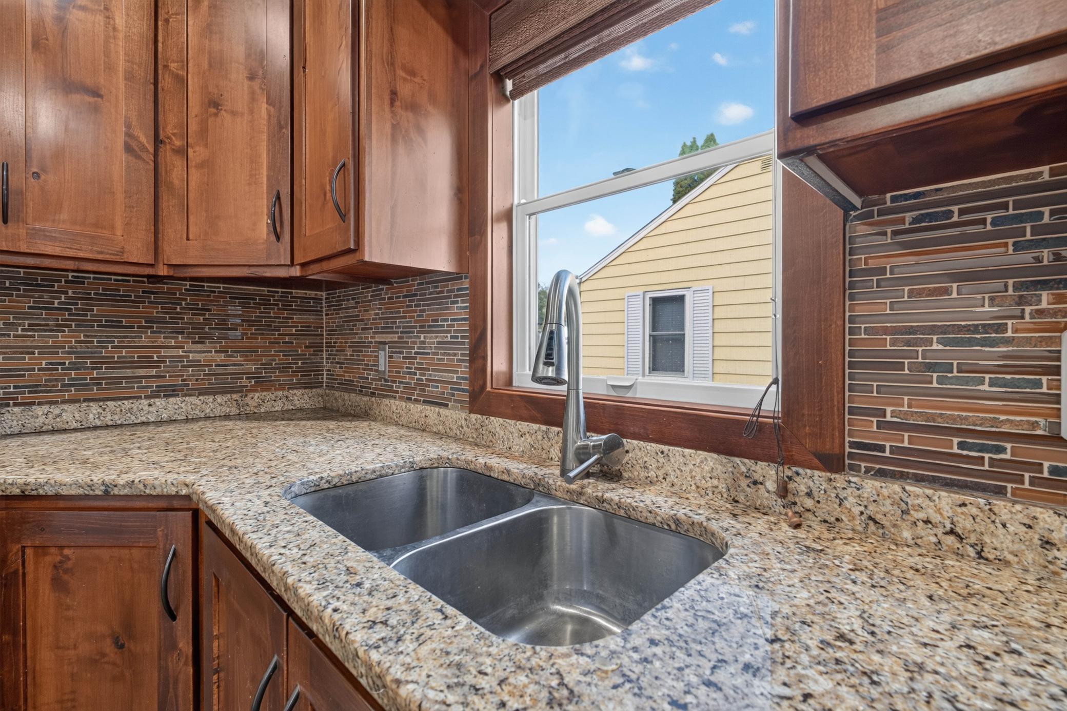 1940 single family home for sale at 1342 16th Street S in Fargo, ND — 3 bed, 2 bath (photo 9 of 48)