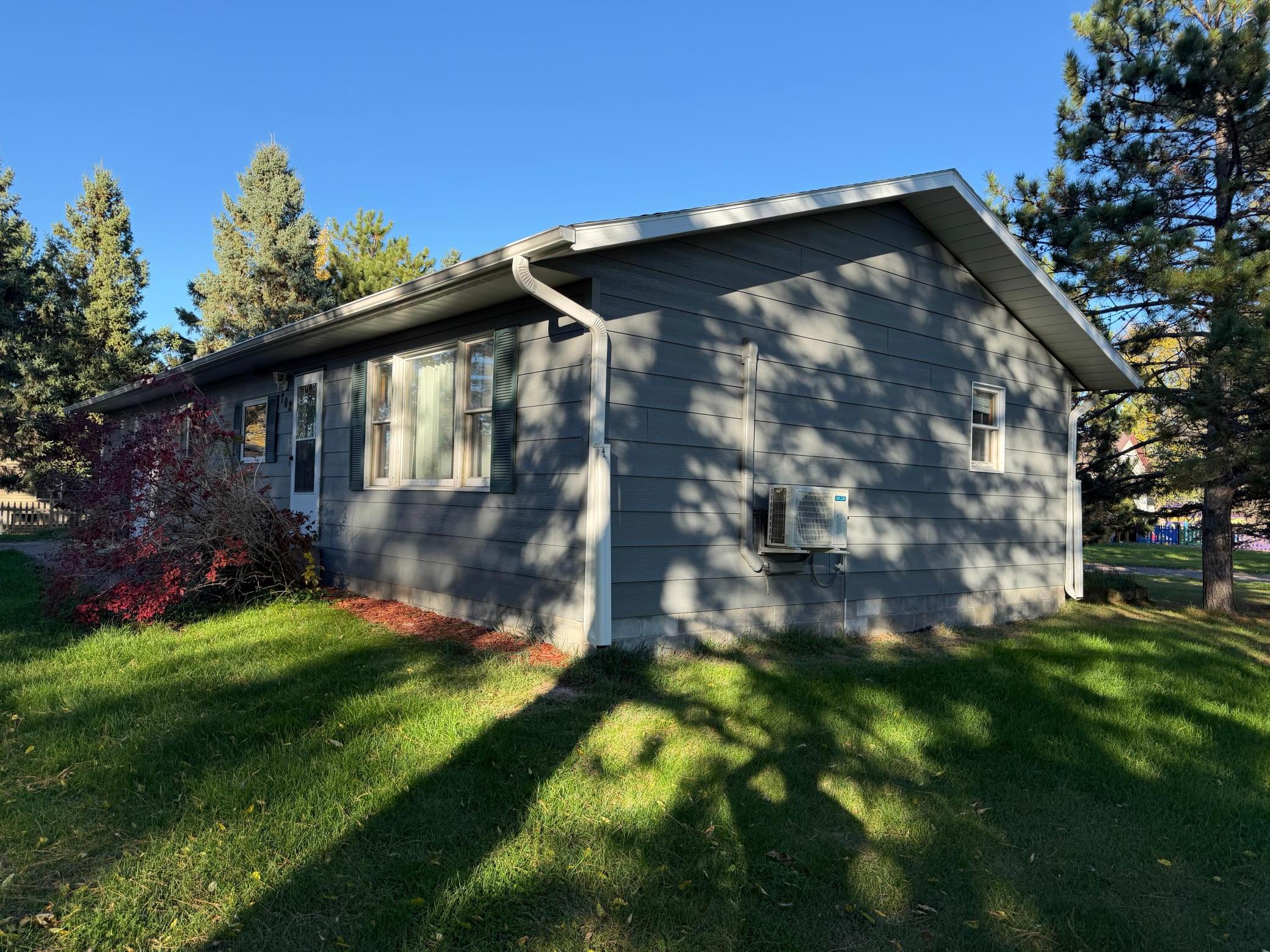 1990 single family home for sale at 702 Washington Avenue S in Park Rapids, MN — 3 bed, 2 bath (photo 2 of 15)