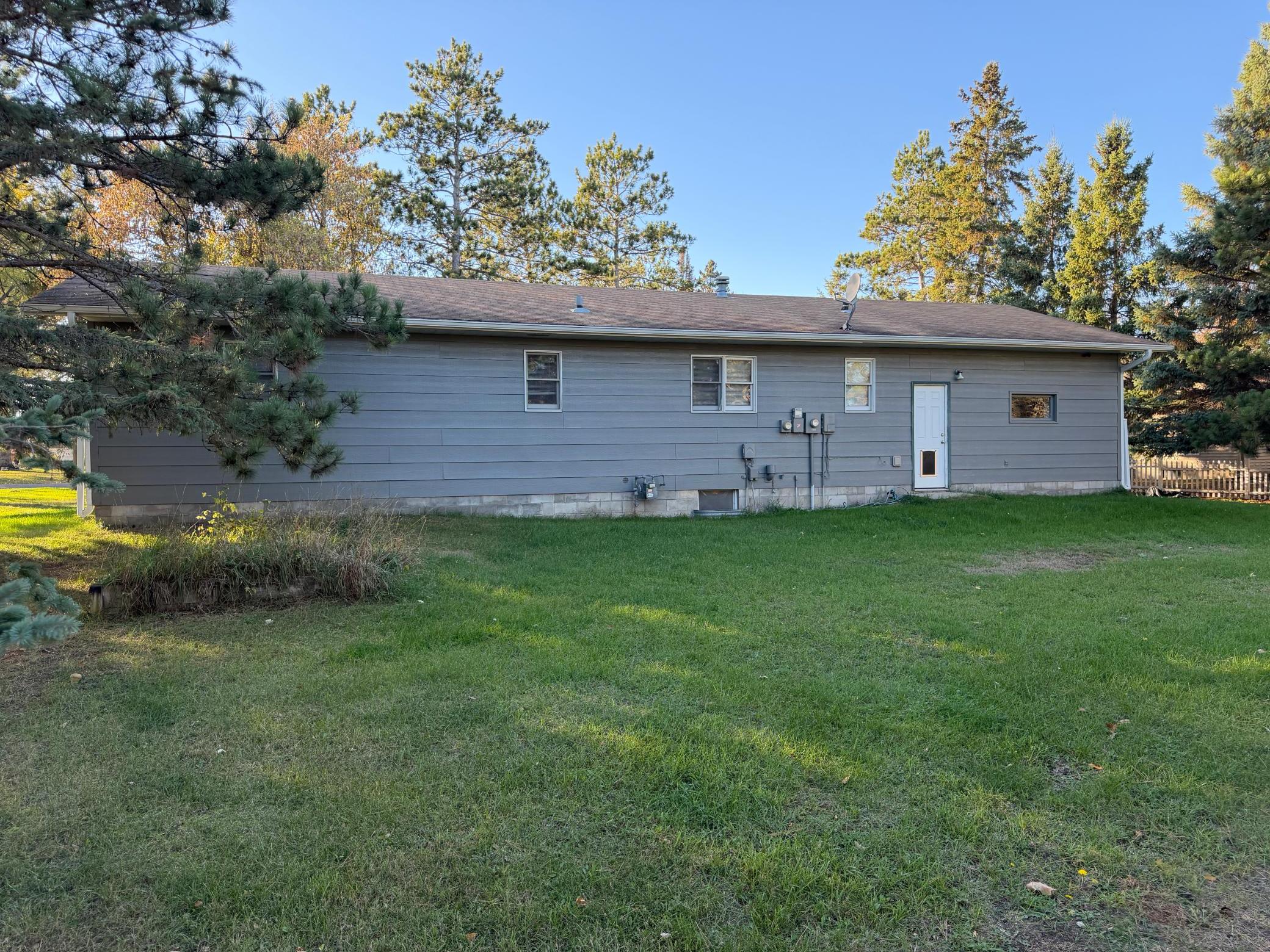 1990 single family home for sale at 702 Washington Avenue S in Park Rapids, MN — 3 bed, 2 bath (photo 3 of 15)