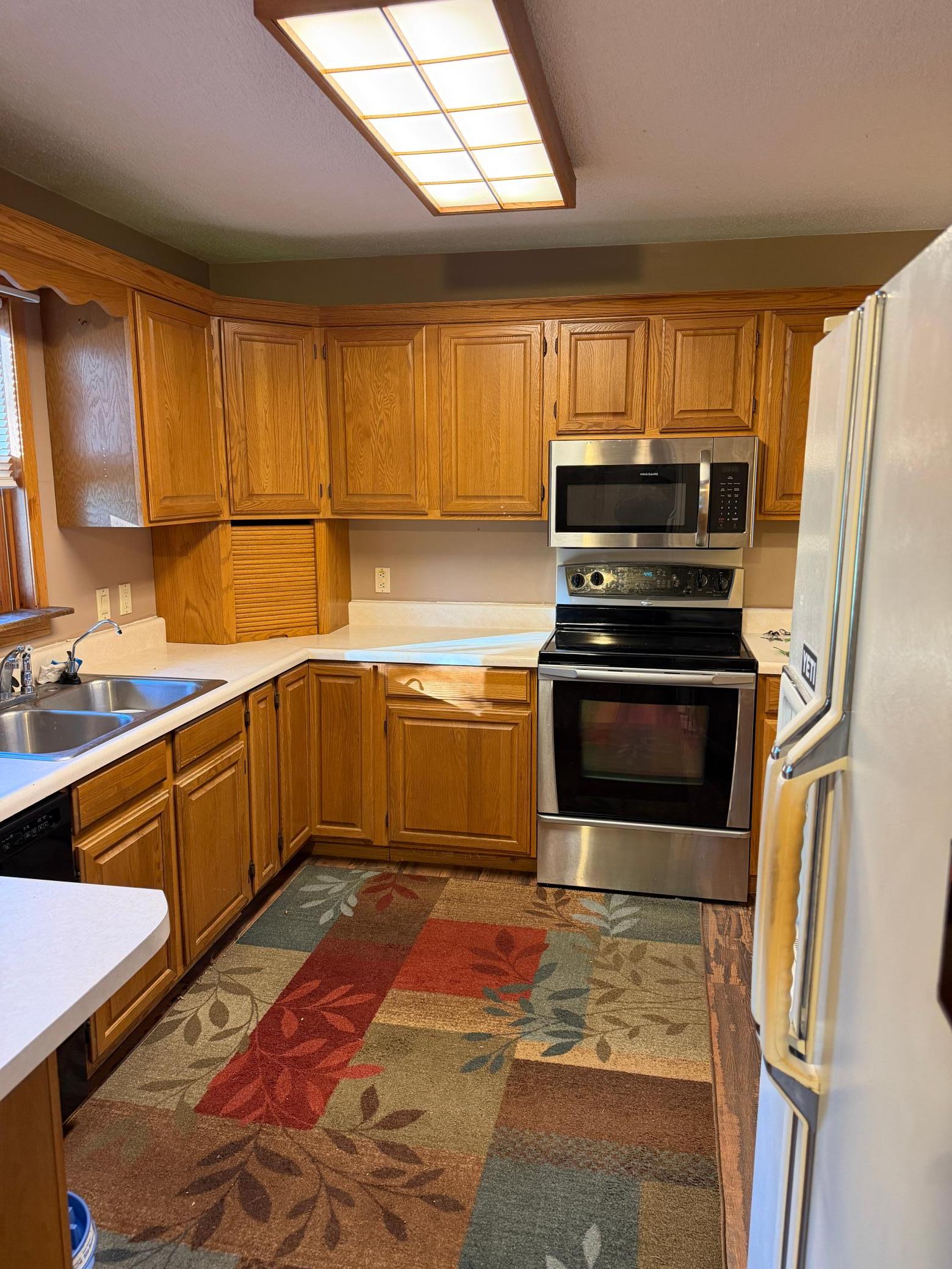1990 single family home for sale at 702 Washington Avenue S in Park Rapids, MN — 3 bed, 2 bath (photo 4 of 15)